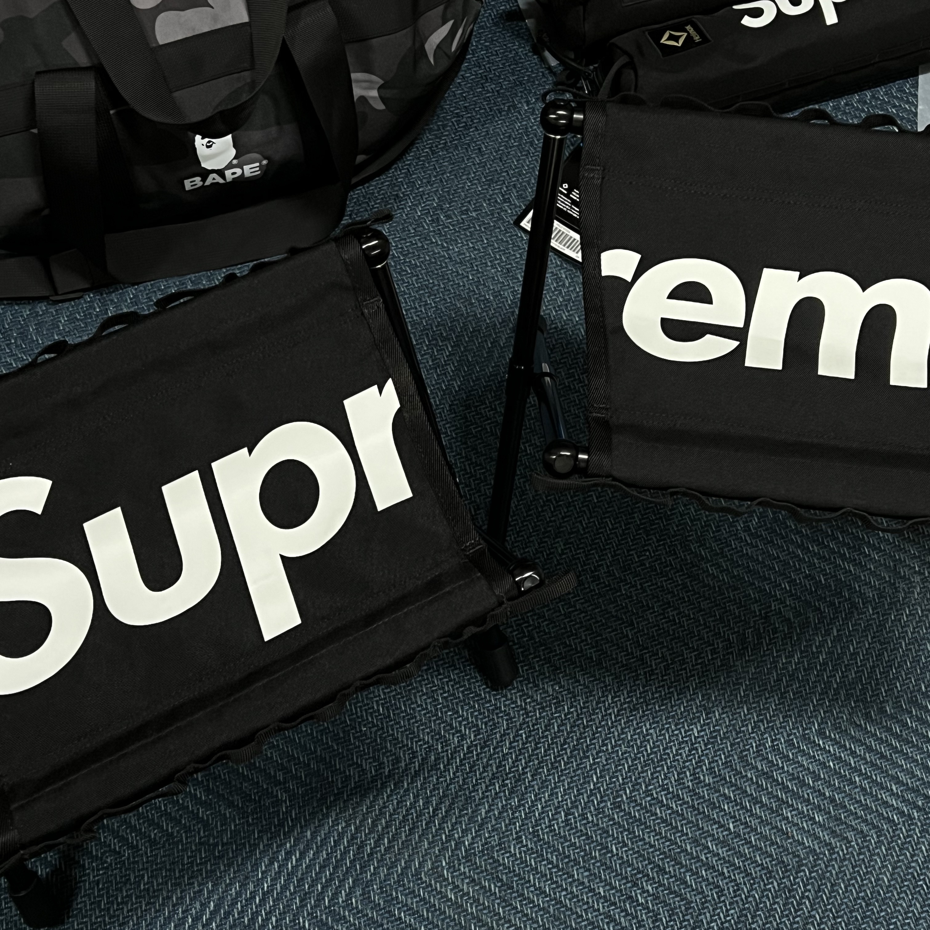 Supreme x Helinox Tactical Field Stool Black (Set Of 2) - 23FW 착용 스타일 - 2