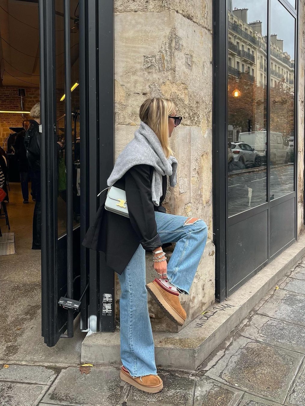 Celine Teen Triomphe Bag in Shiny Calfskin Ice Blue, Celine Teen Triomphe Bag in Shiny Calfskin Limestone 착용 스타일 - 8
