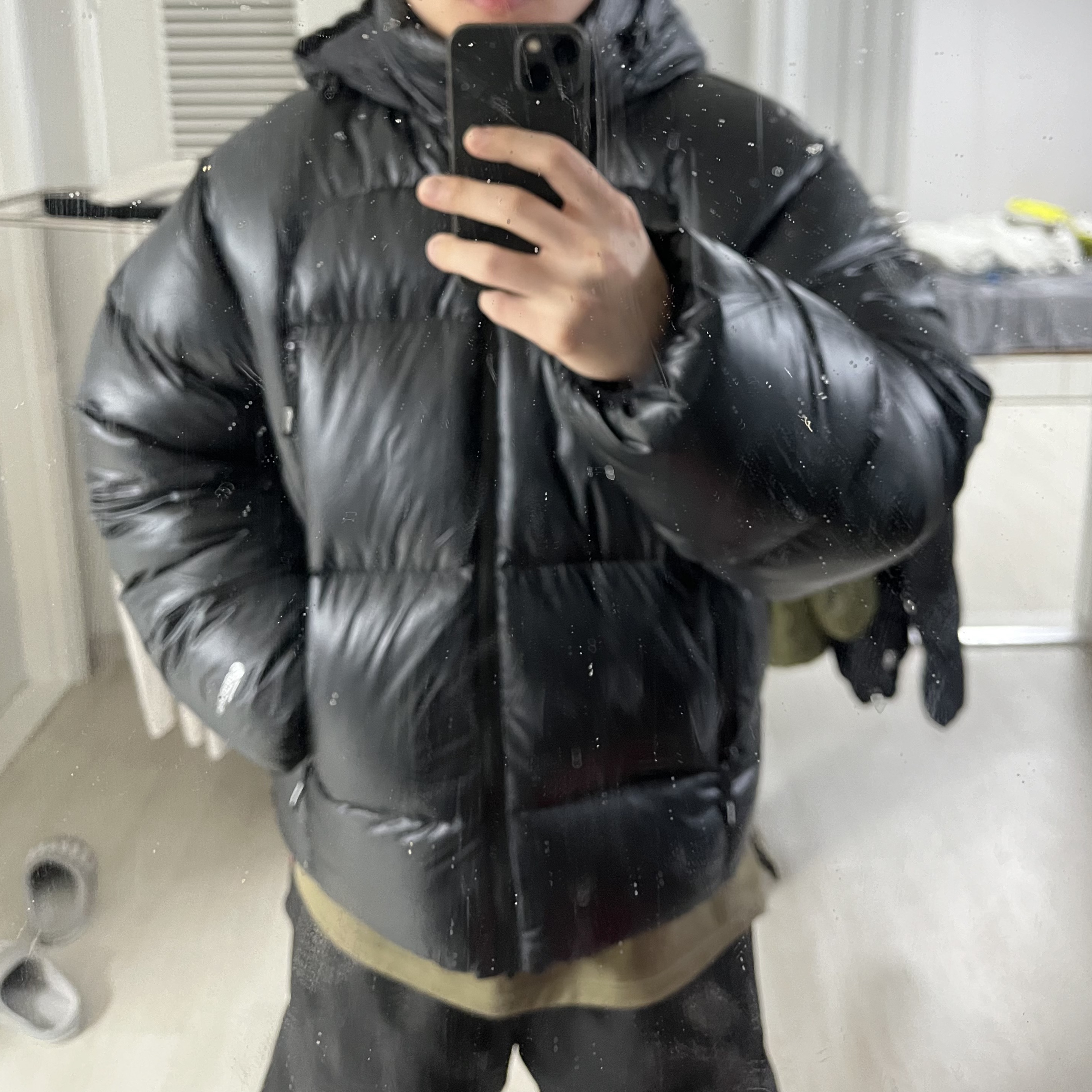 Supreme Featherweight Down Puffer Jacket Black - 23FW 착용 스타일