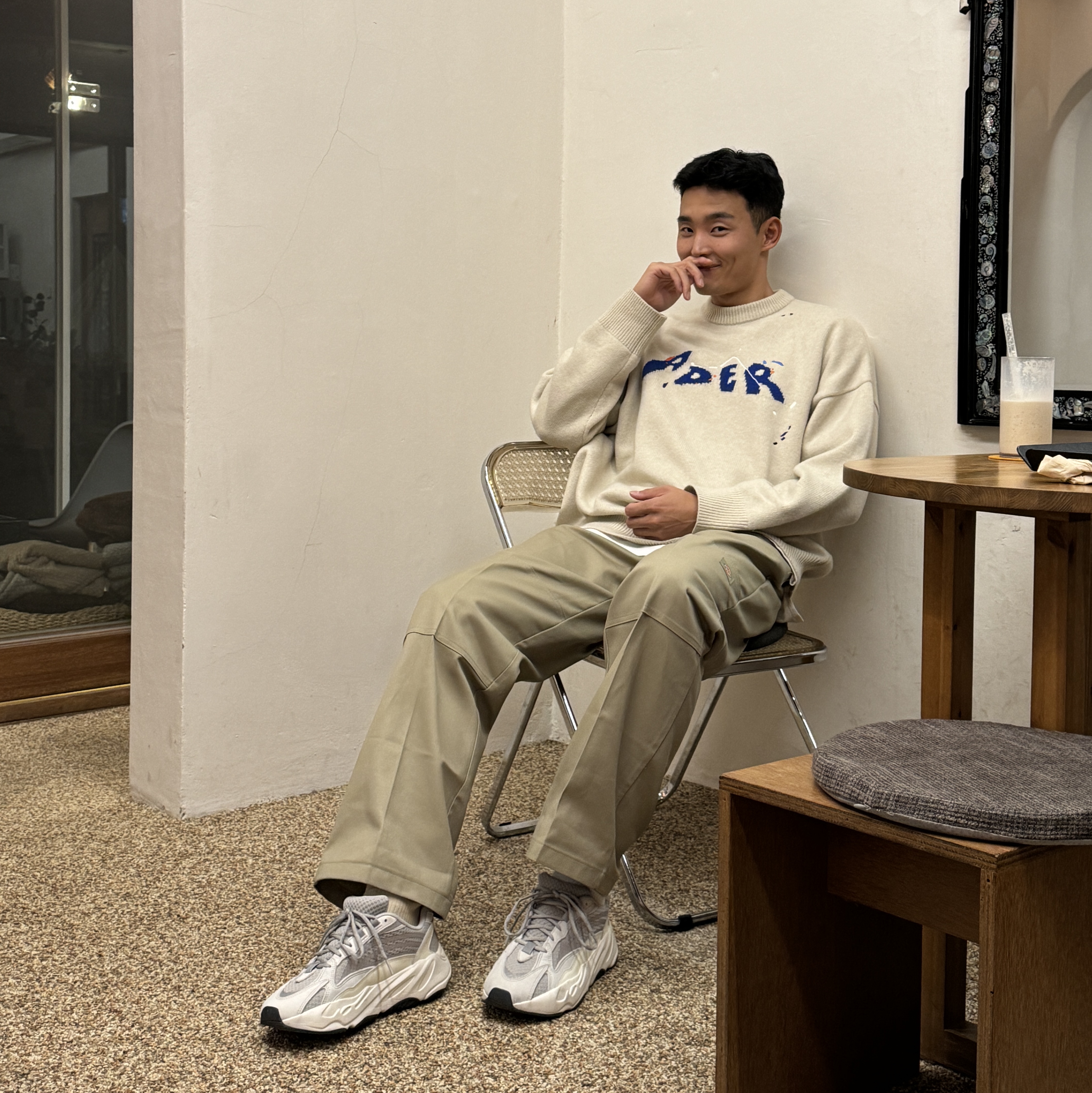 Adidas Yeezy Boost 700 V2 Static 2022 착용 스타일 - 1