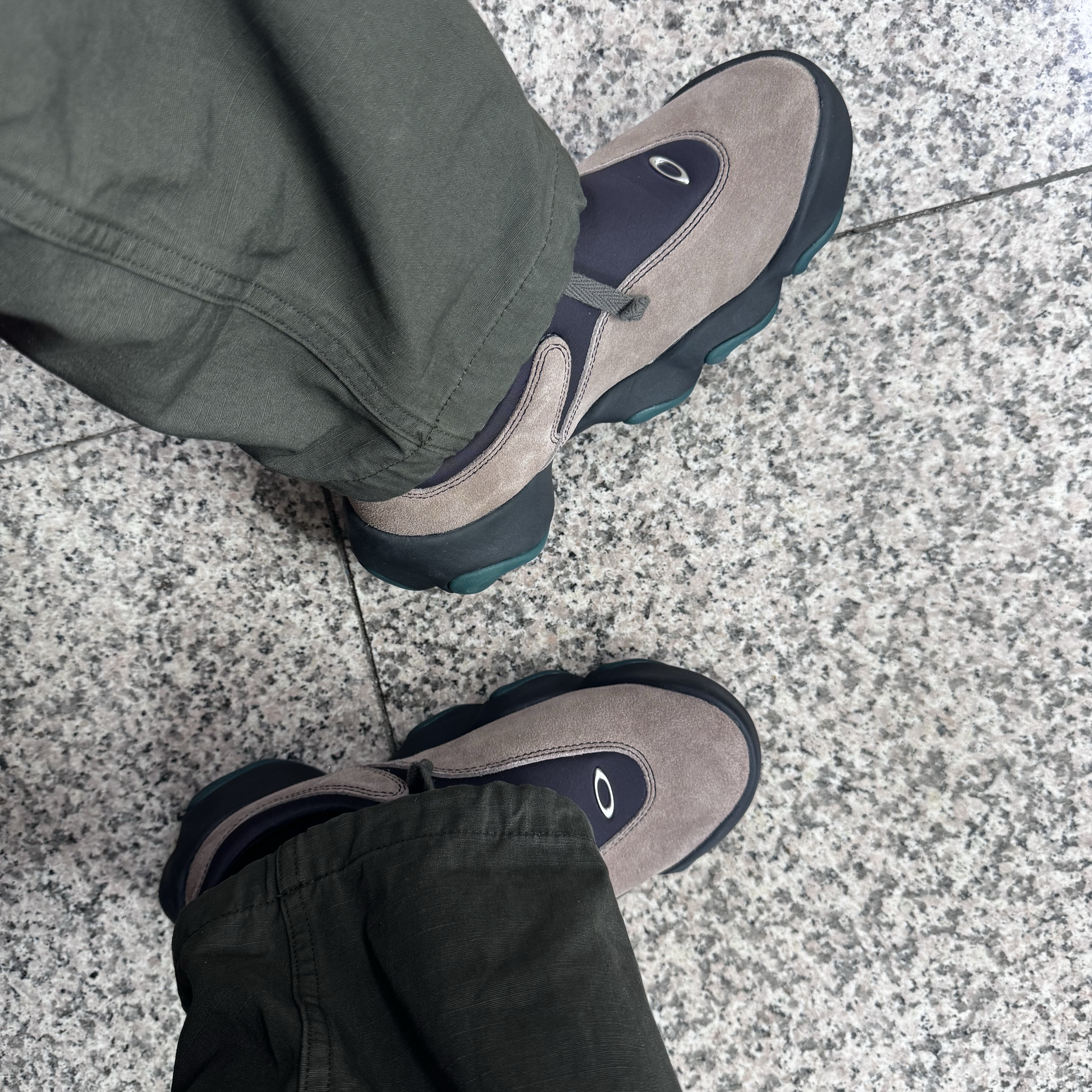 Oakley Factory Team x Brain Dead Suede Flesh Taupe 착용 스타일
