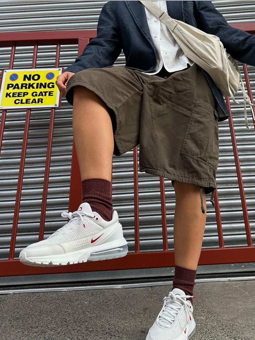 Nike Air Max Pulse Phantom 착용 스타일 - 2