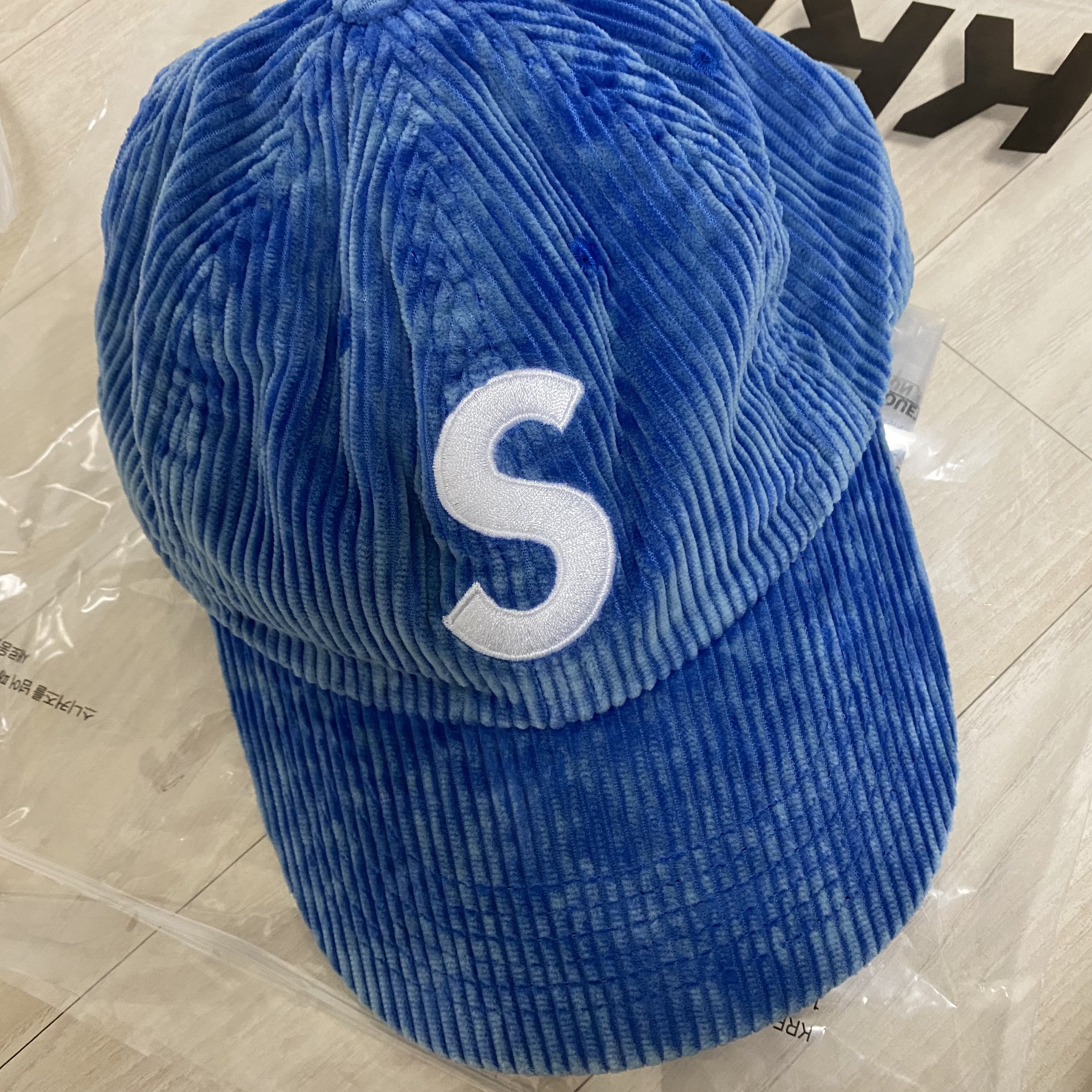 Supreme Corduroy S Logo 6-Panel Royal - 23FW 착용 스타일