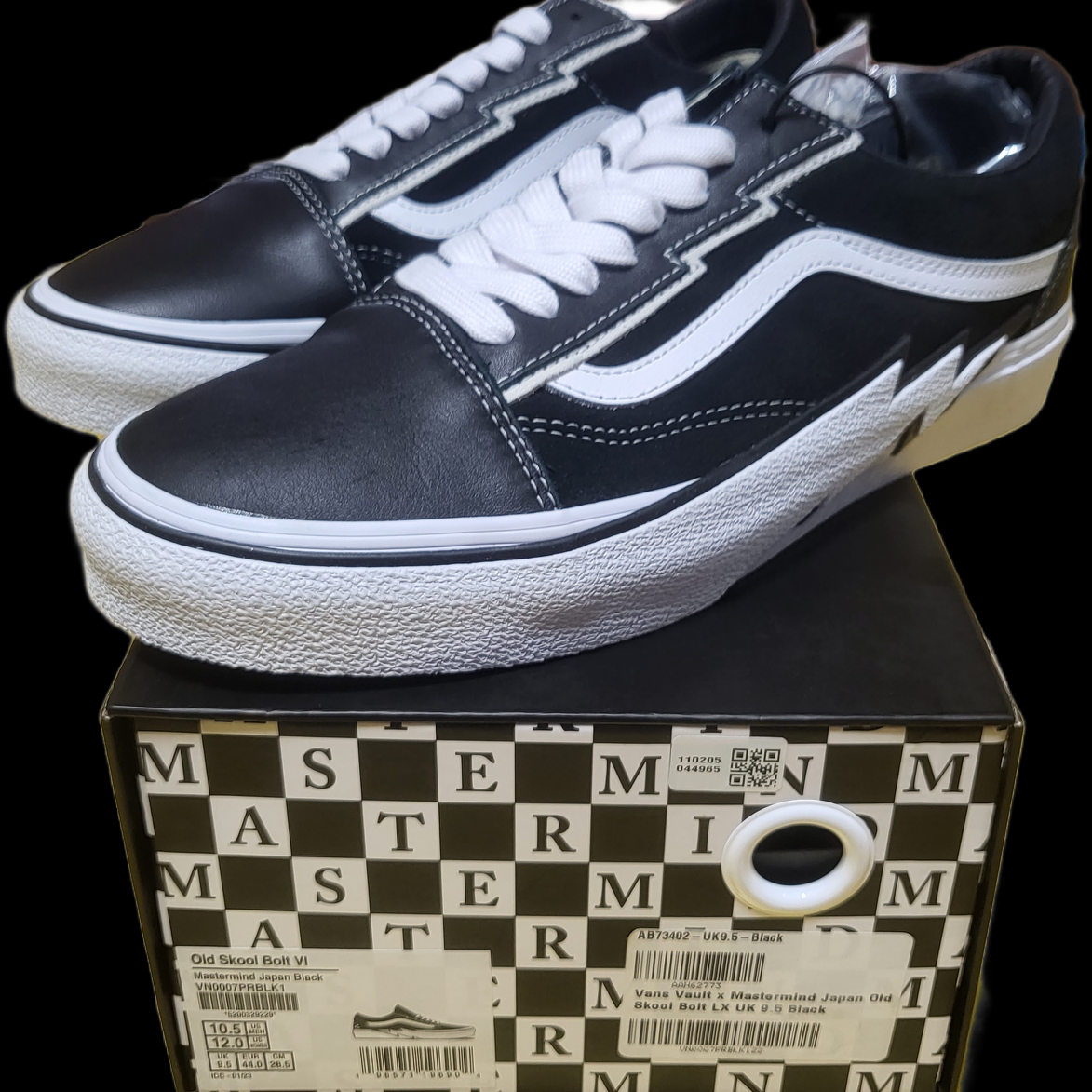 Vans Vault x Mastermind World Old Skool Bolt Black 착용 스타일 - 5