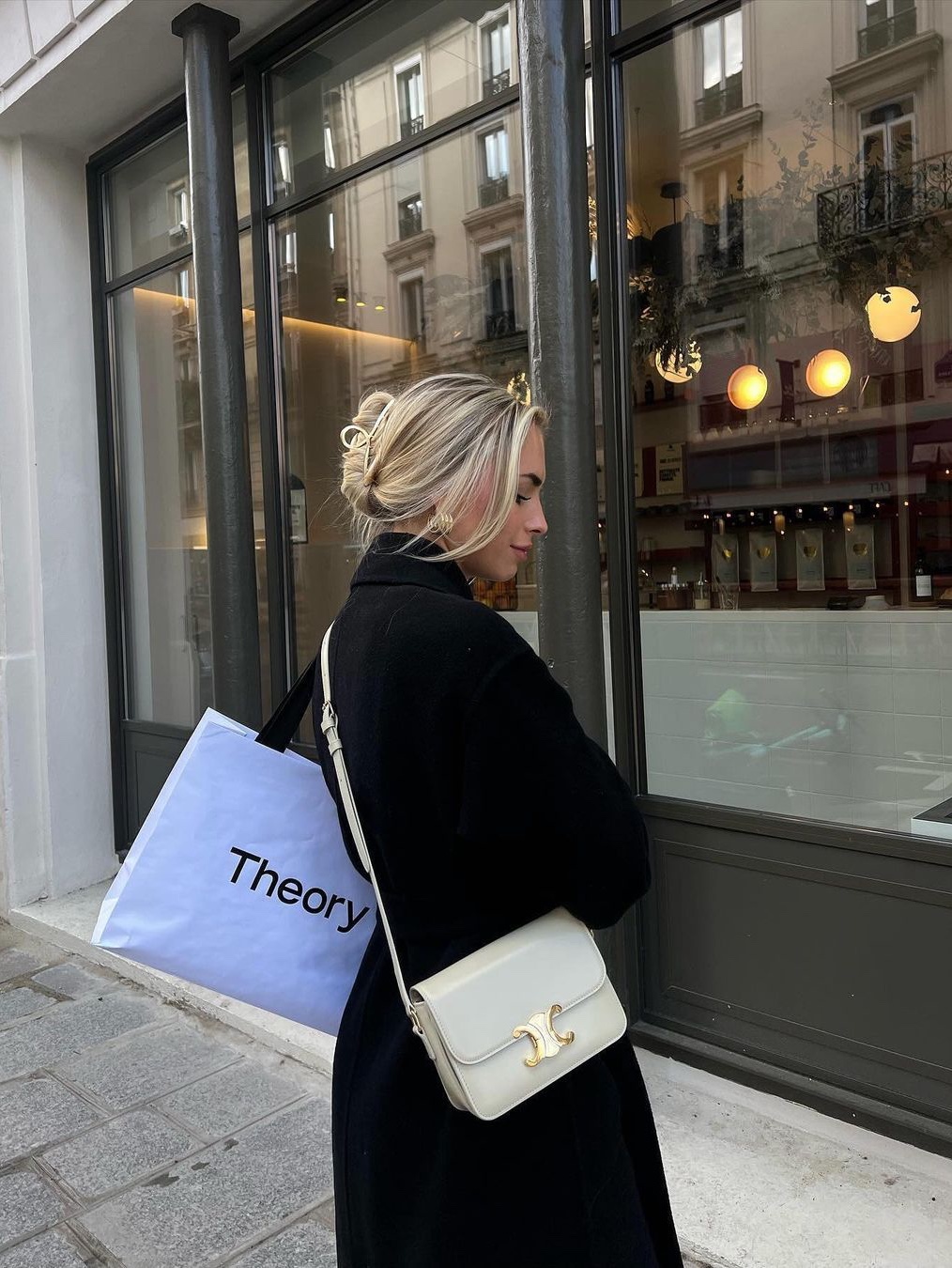 Celine Teen Triomphe Bag in Shiny Calfskin Ice Blue, Celine Teen Triomphe Bag in Shiny Calfskin Limestone 착용 스타일 - 4