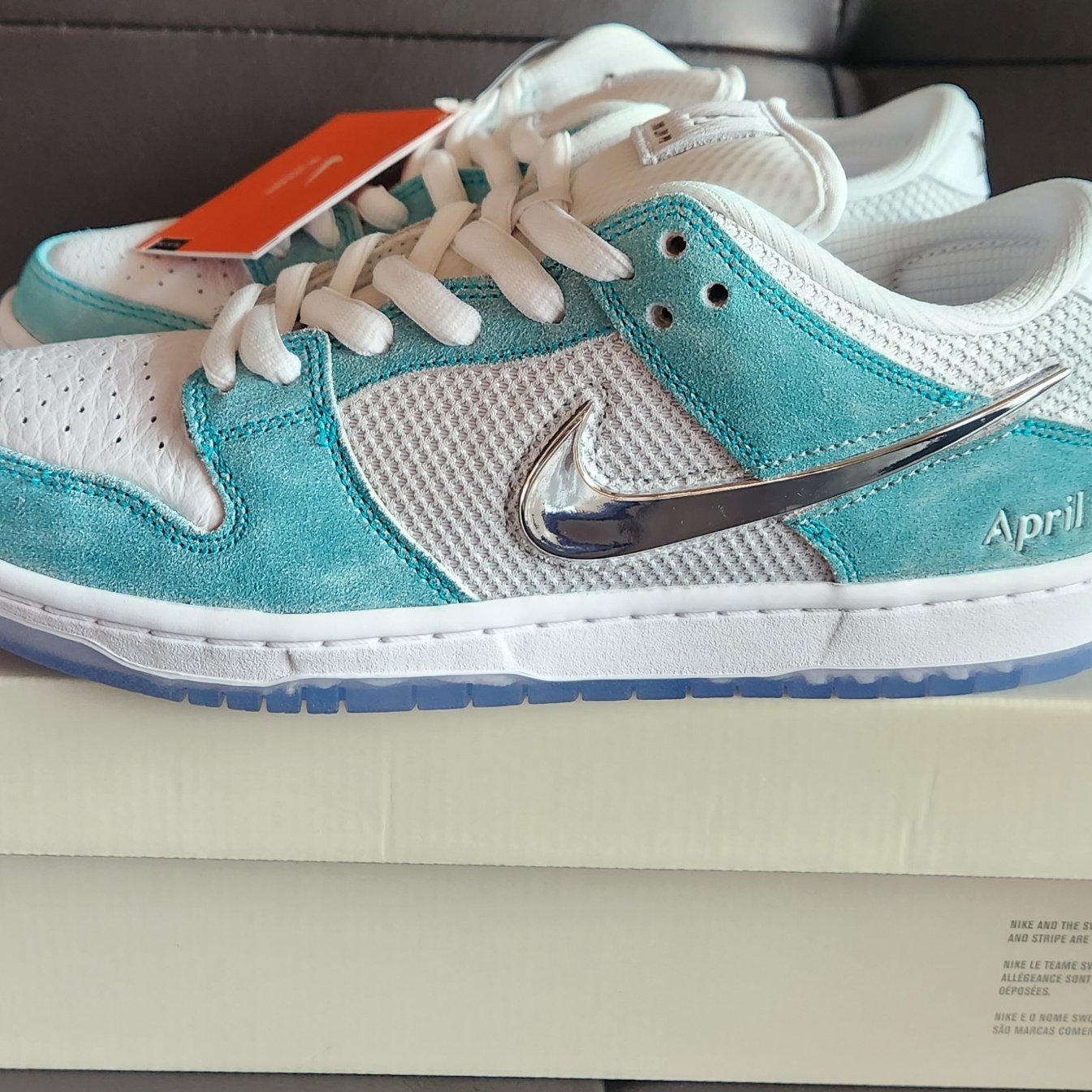 Nike x April Skateboards SB Dunk Low Pro QS Racer Blue Metallic Silver 착용 스타일 - 1