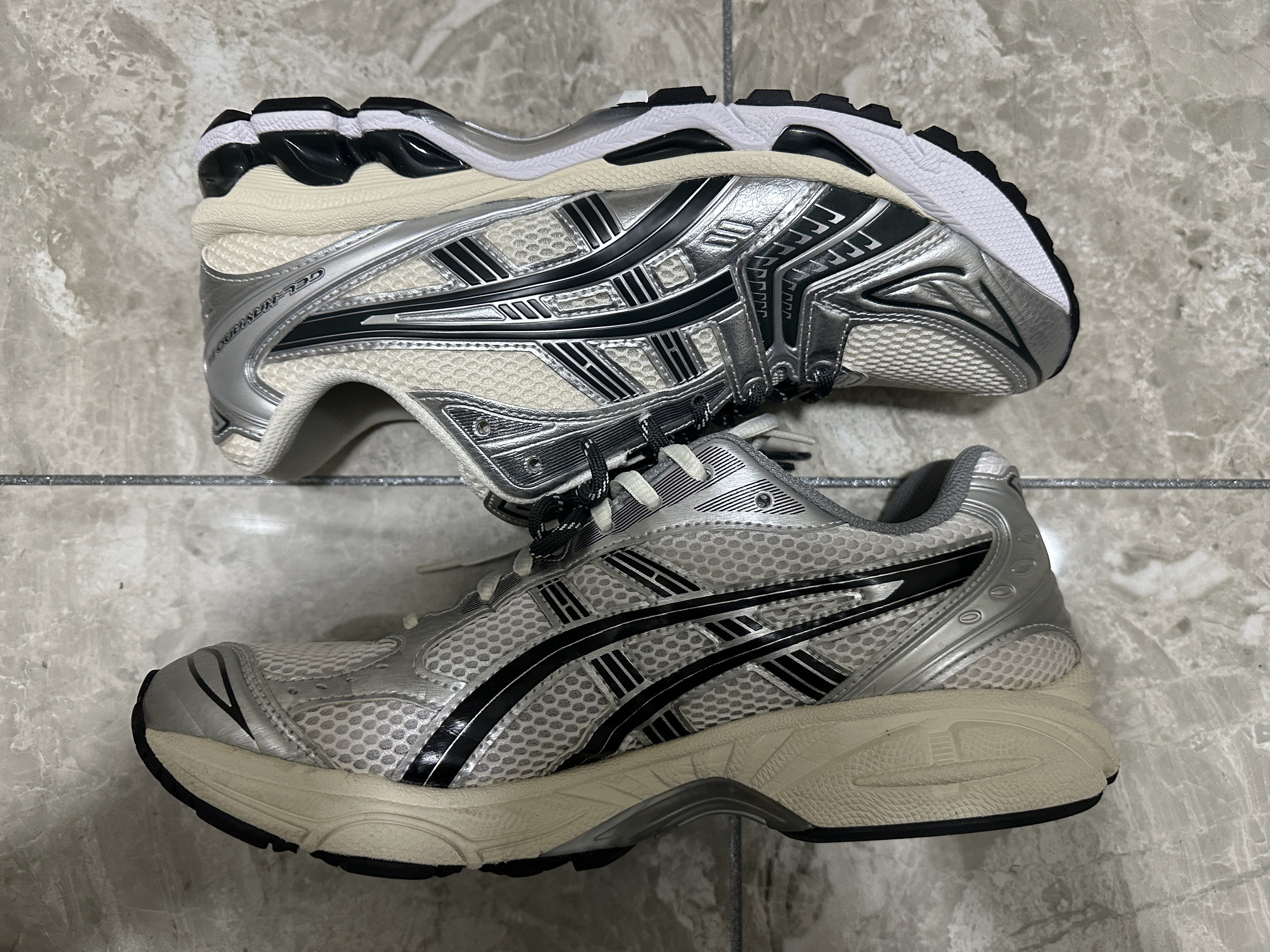 Asics x Kith Gel-Kayano 14 Cream Scarab, Asics x JJJJound Gel-Kayano 14 Silver Black 착용 스타일 - 1