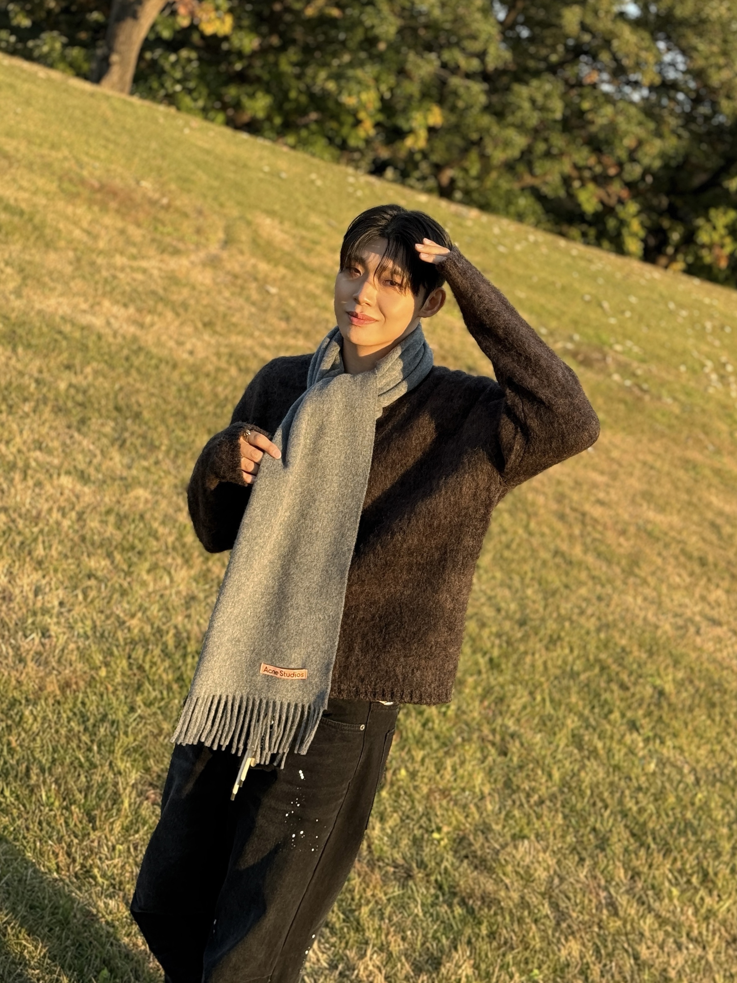 Acne Studios Narrow Wool Fringe Muffler Grey Melange 착용 스타일 - 2