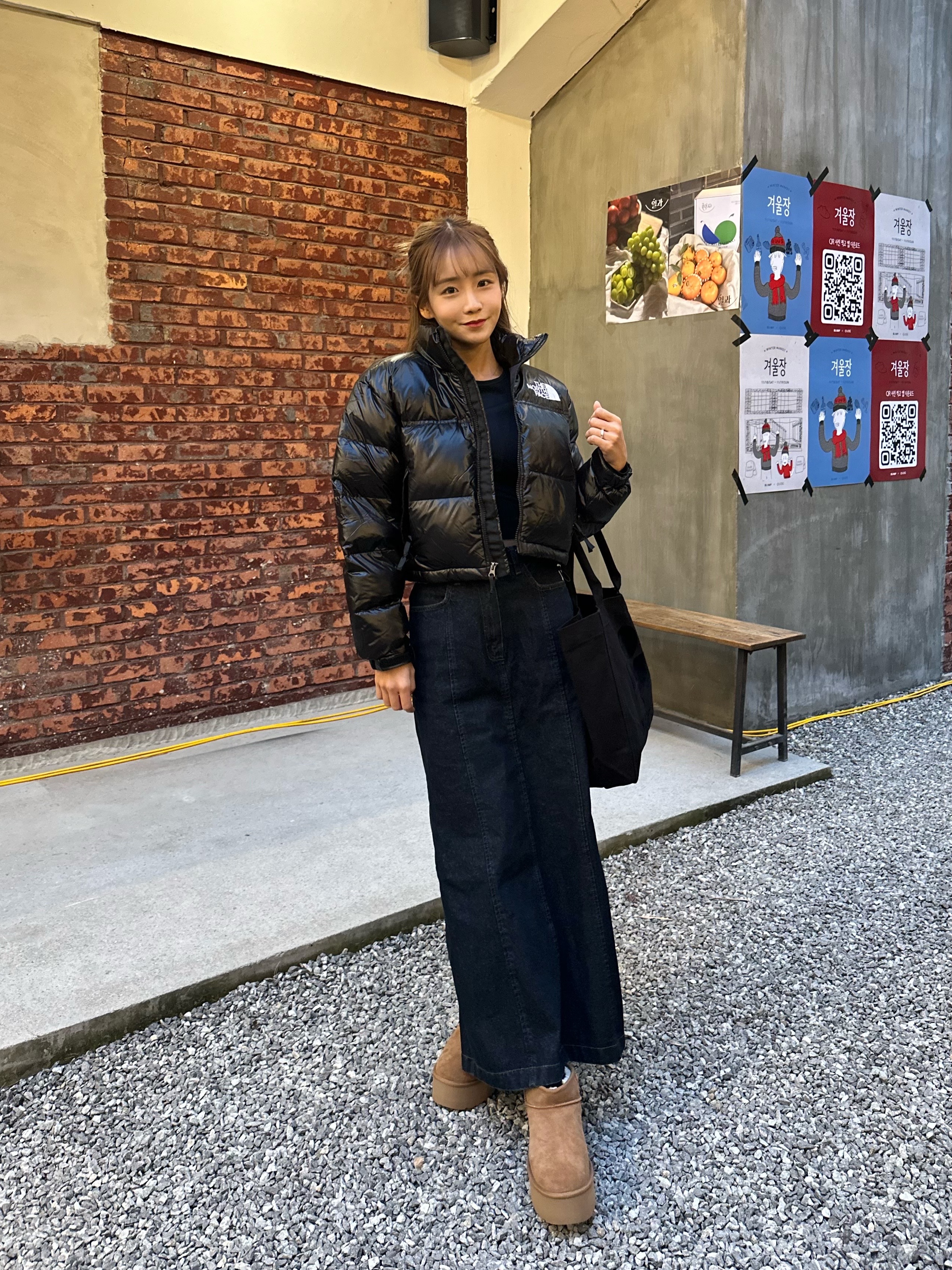 (W) UGG Classic Ultra Mini Platform Boots Chestnut, Isabel Marant Small Yenky Logo Tote Bag Black 착용 스타일 - 1