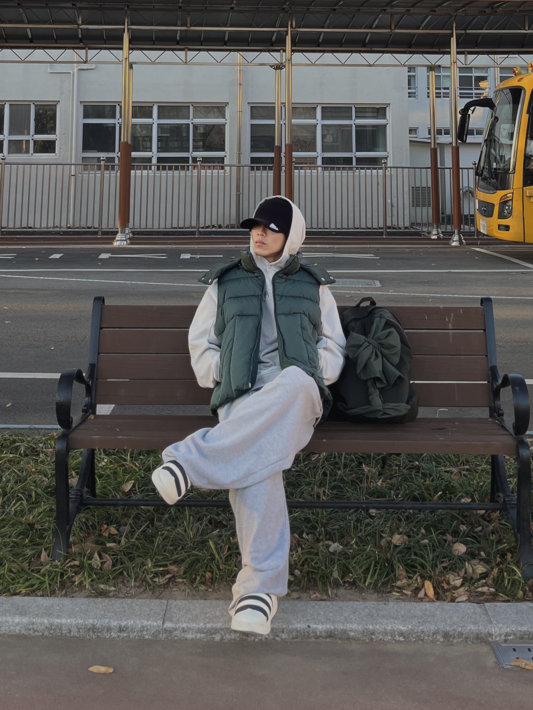 Adidas Puffylette Off White 착용 스타일 - 1