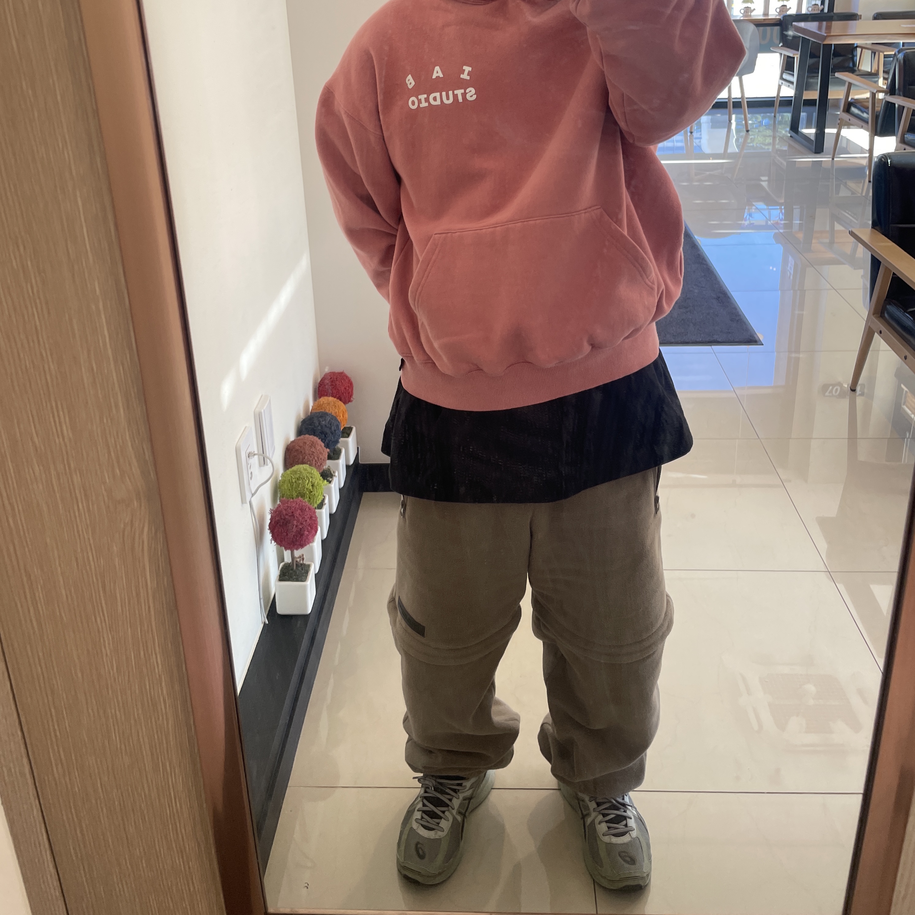 IAB Studio Pigment Hoodie Coral, Essentials The Black Collection T-Shirt Black - 23SS 착용 스타일