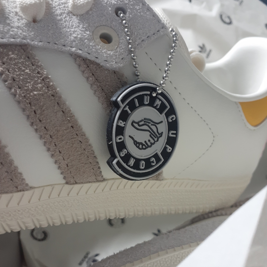 Adidas x Kasina Samba Consortium Cup Off White Trace Khaki 착용 스타일 - 3