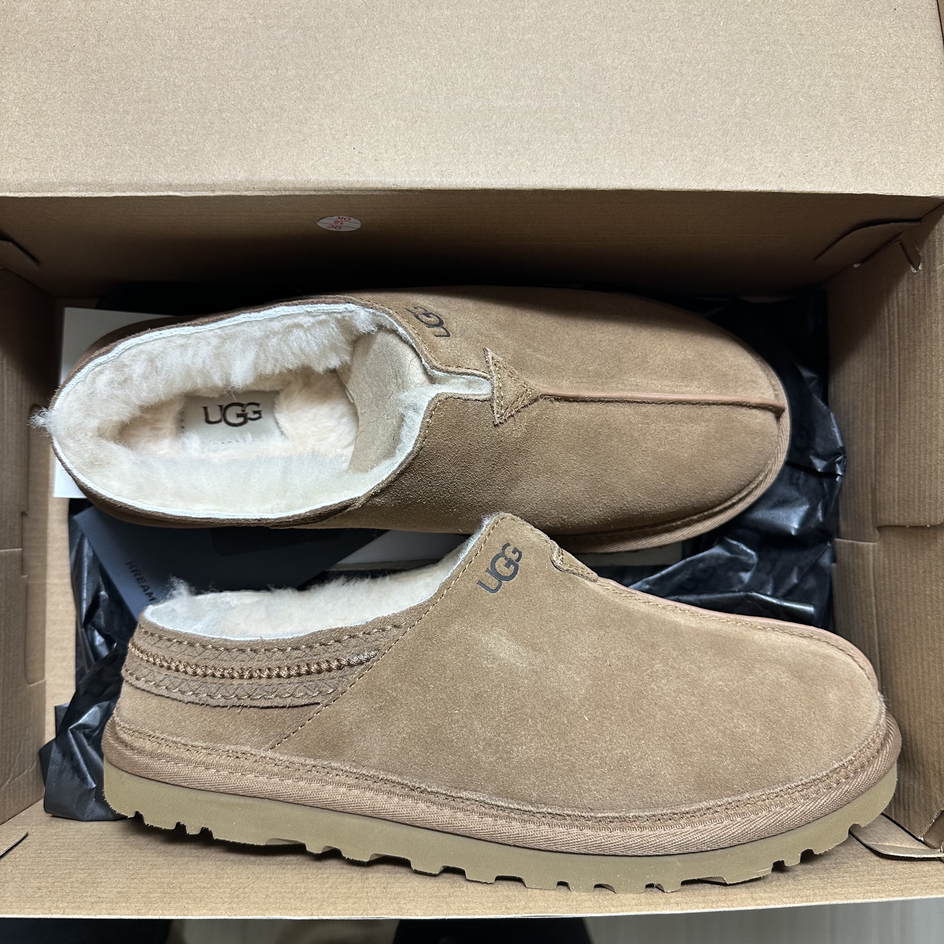UGG Neuman Chestnut 착용 스타일 - 2
