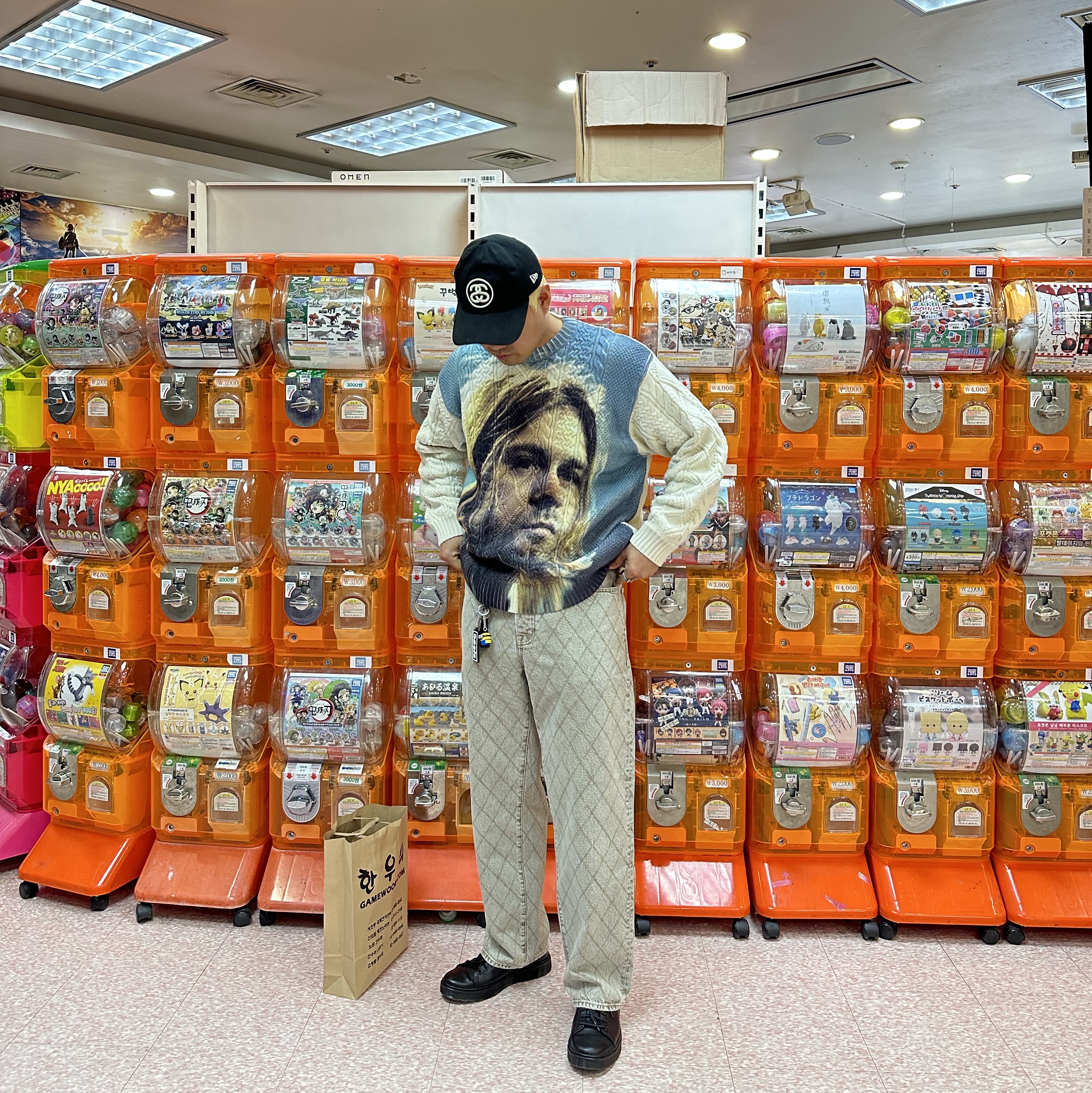 Stussy SS Link 9Twenty Cap Black, Supreme Kurt Cobain Sweater White - 23SS 착용 스타일 - 1