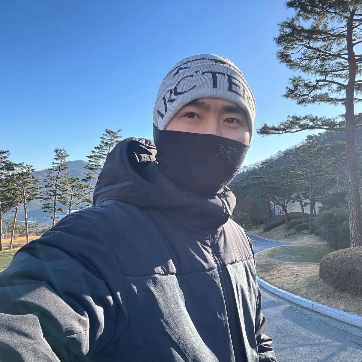 Arc'teryx Bird Word Toque Orca 착용 스타일
