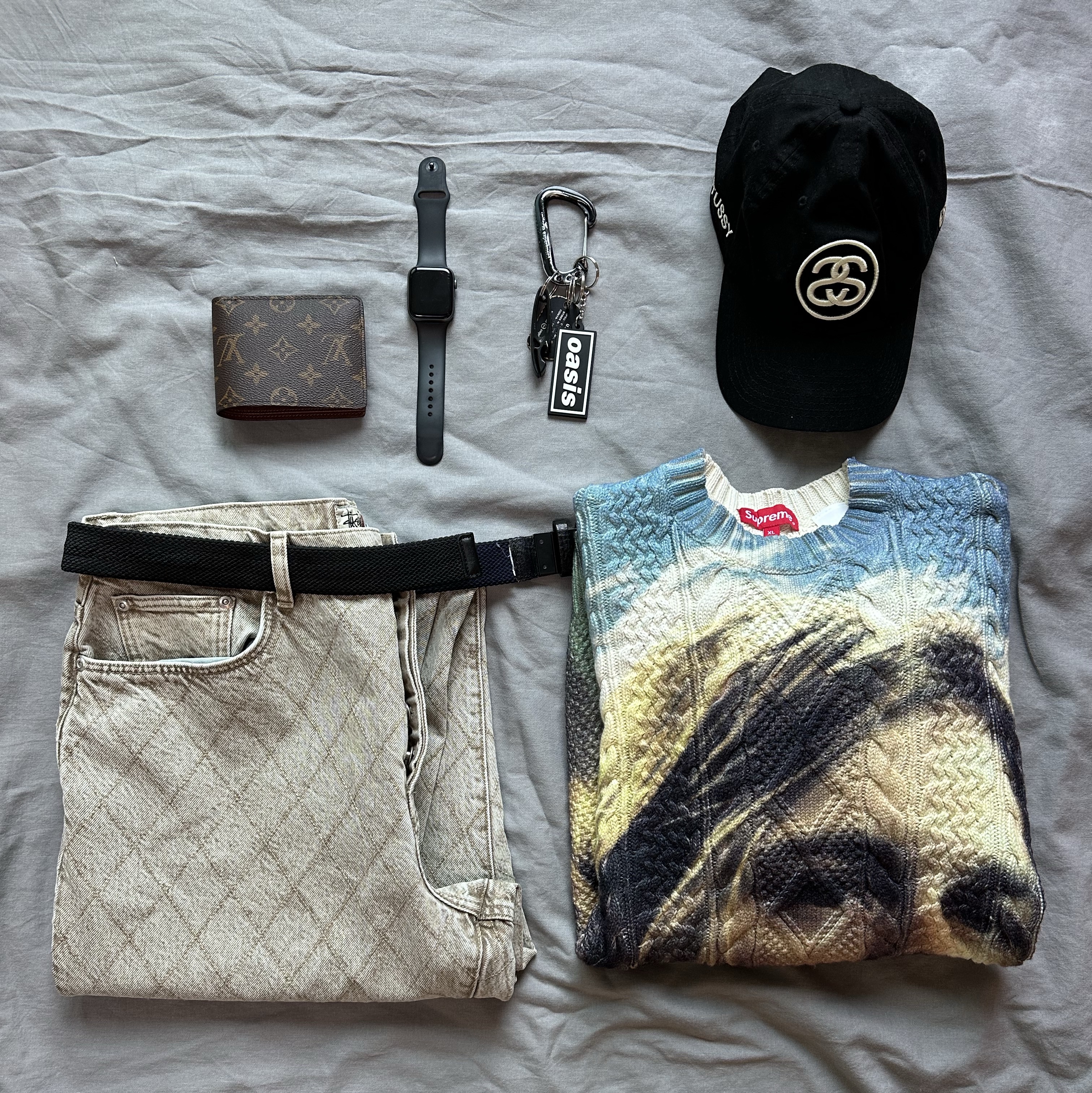 Stussy SS Link 9Twenty Cap Black, Supreme Kurt Cobain Sweater White - 23SS 착용 스타일 - 3