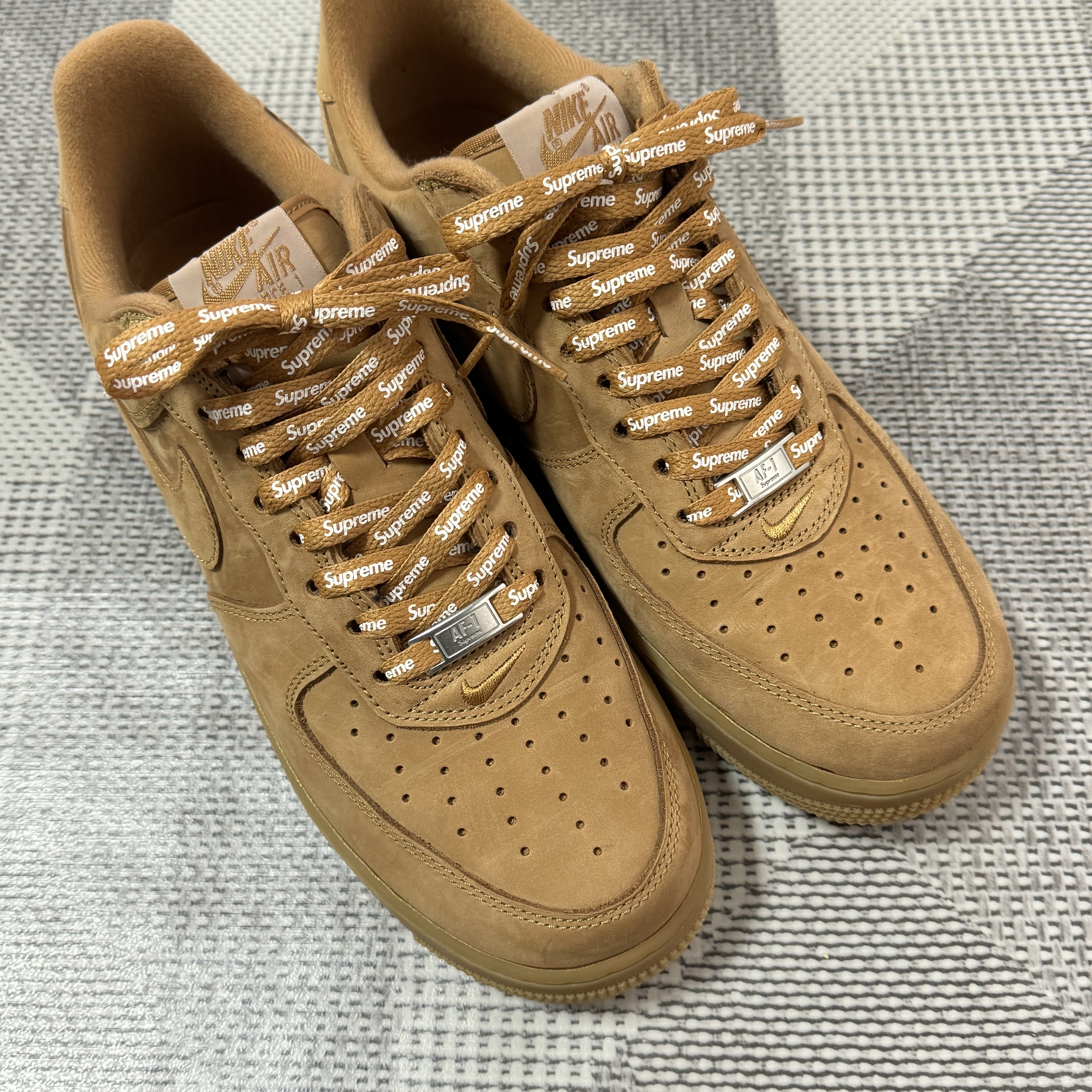 Nike x Supreme Air Force 1 Low Flax 착용 스타일 - 2
