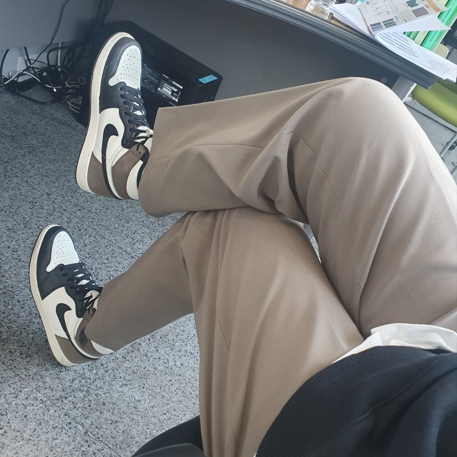 Jordan 1 Retro High OG Black Mocha 착용 스타일