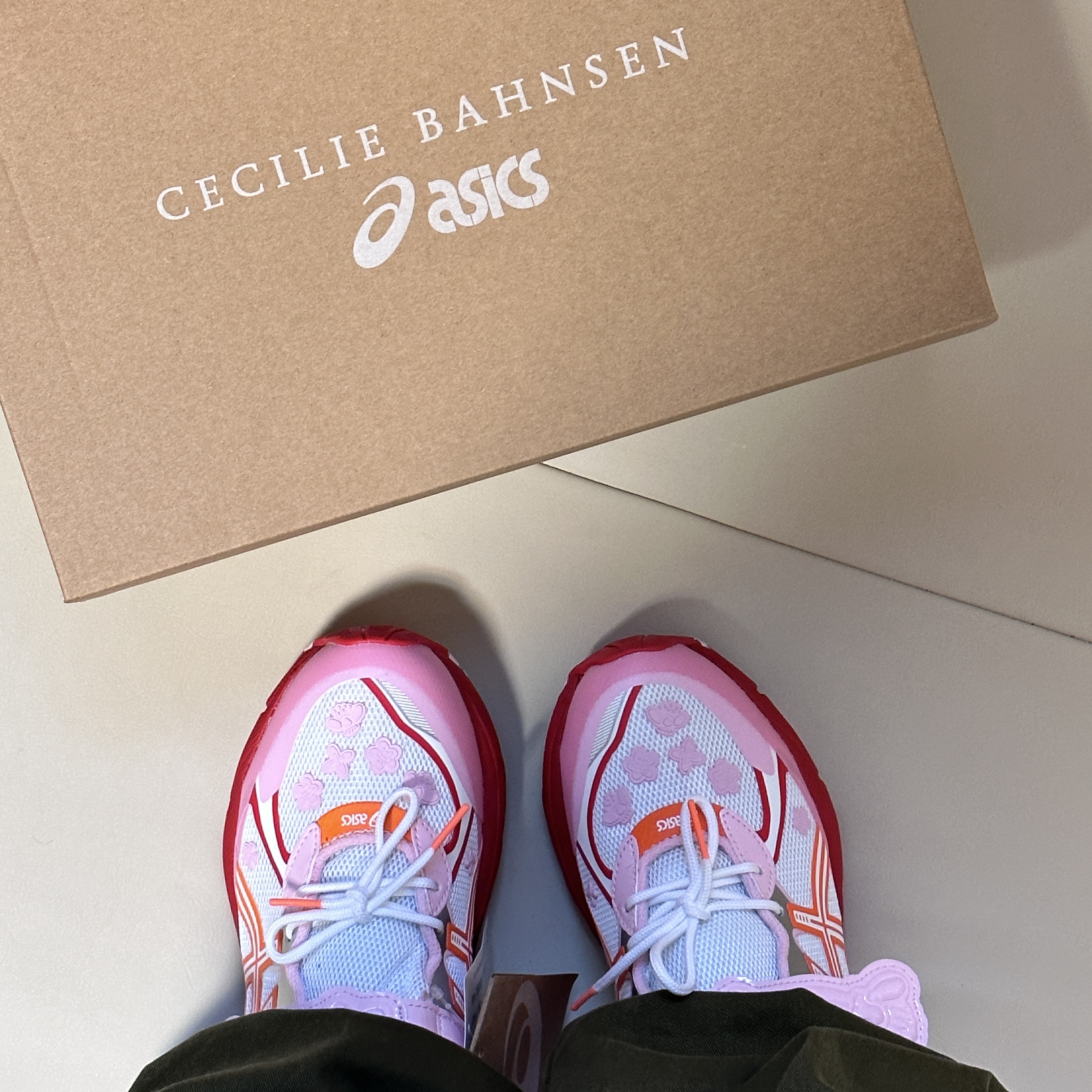 Asics x Cecilie Bahnsen GT-2160 White Habanero 착용 스타일 - 1