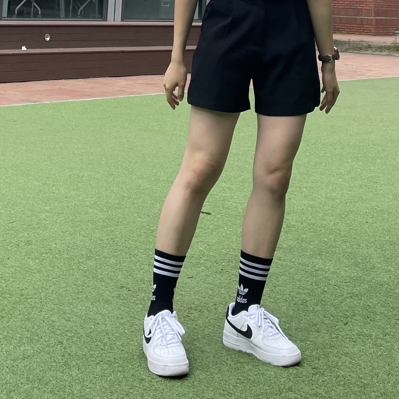 (GS) Nike Air Force 1 White Black 착용 스타일