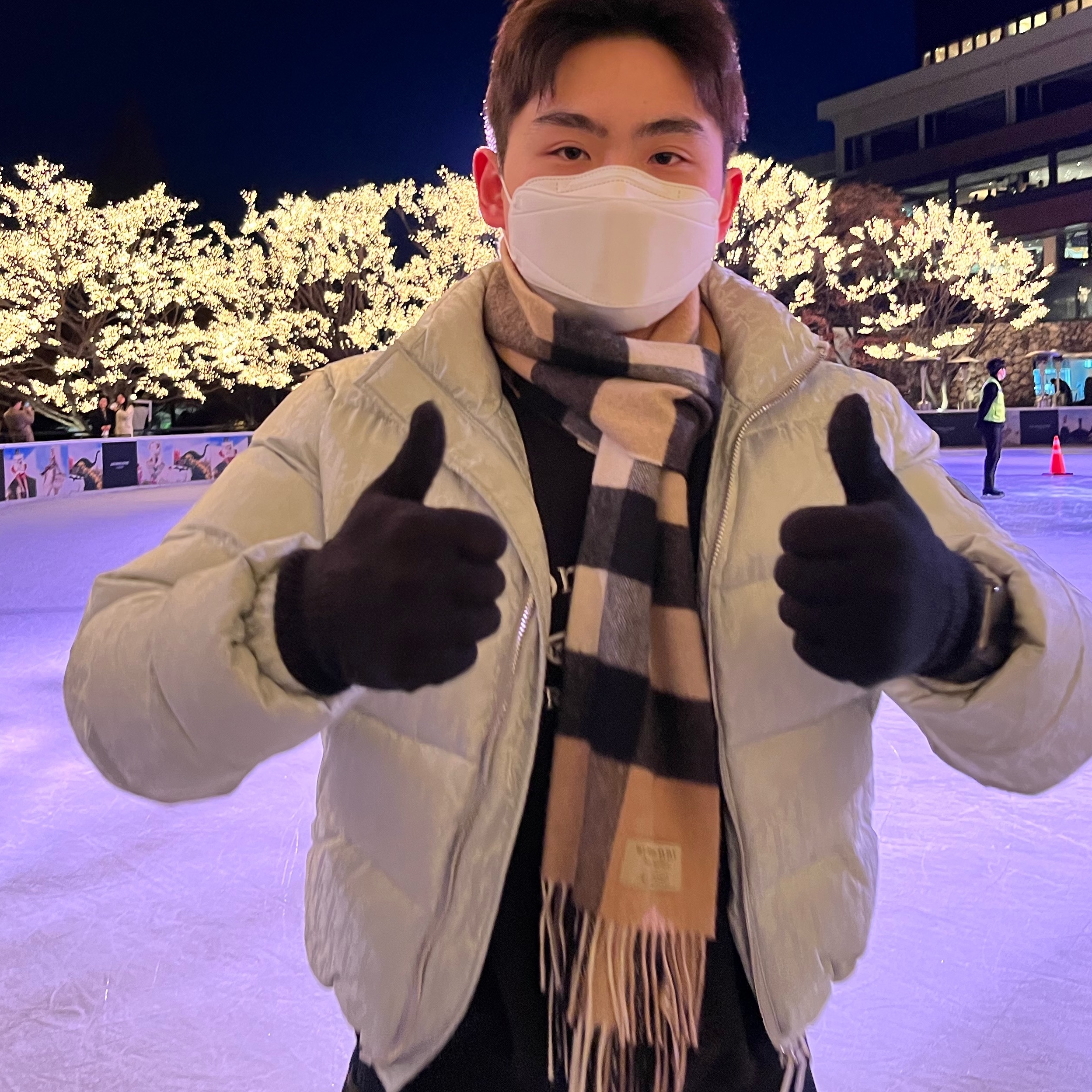Dior Oblique Down Jacket Pearl Technical Jacquard, (W) Burberry Check Cashmere Muffler Archive Beige 착용 스타일 - 1