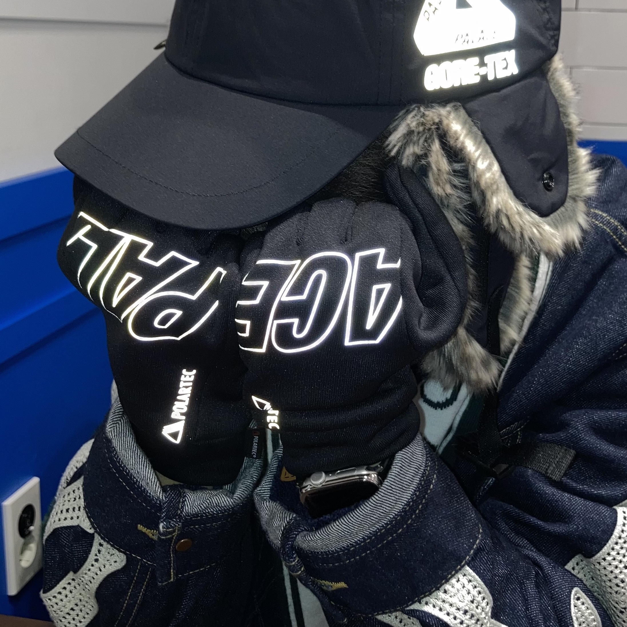 Supreme Hand Tied Beanie Multicolor - 23FW, Palace Gore-Tex Dog Ear 6-Panel Black - 23FW 착용 스타일 - 3