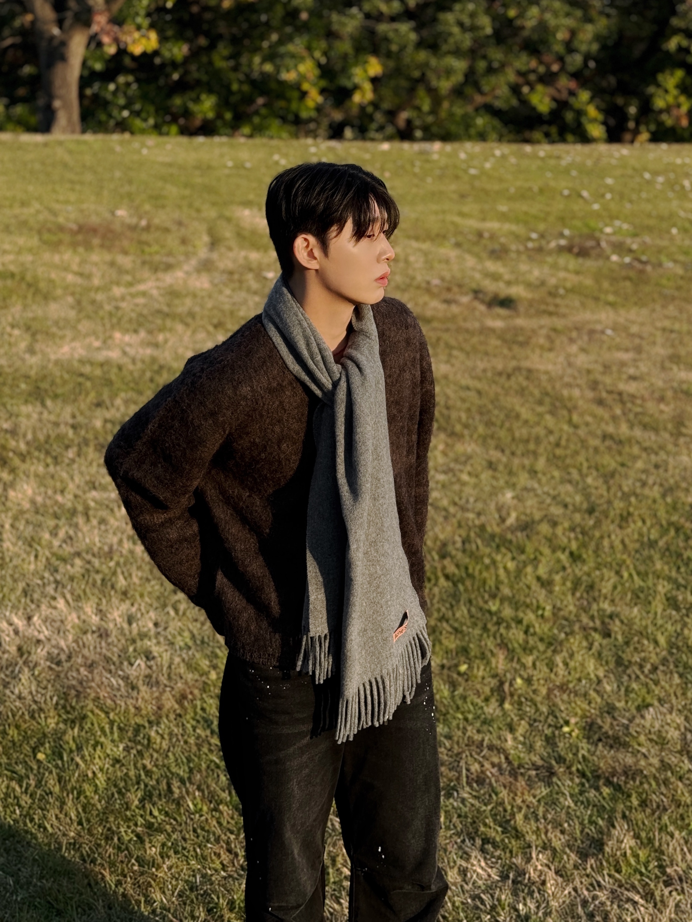 Acne Studios Narrow Wool Fringe Muffler Grey Melange 착용 스타일 - 3