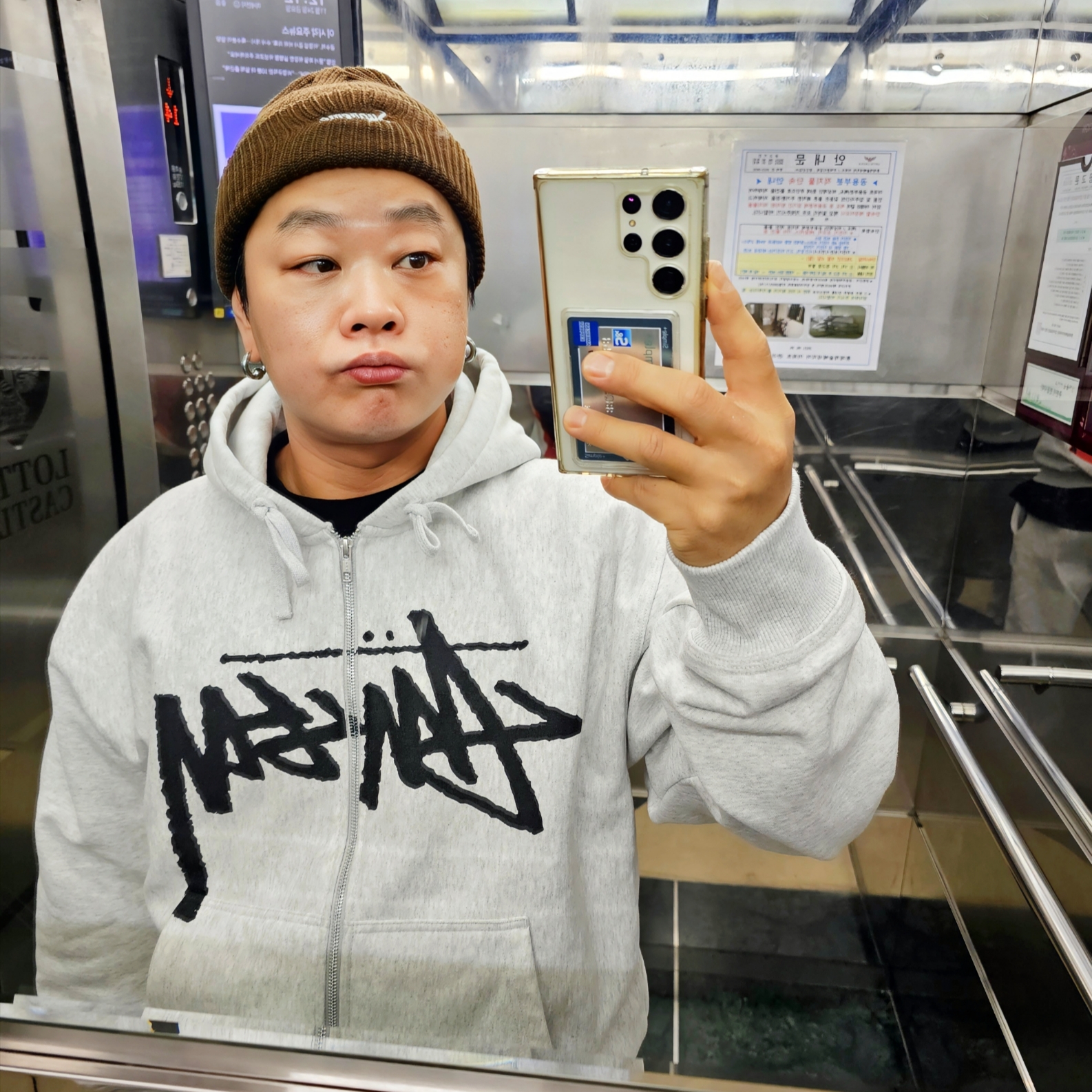 Supreme Loose Gauge Beanie Brown - 23FW 착용 스타일