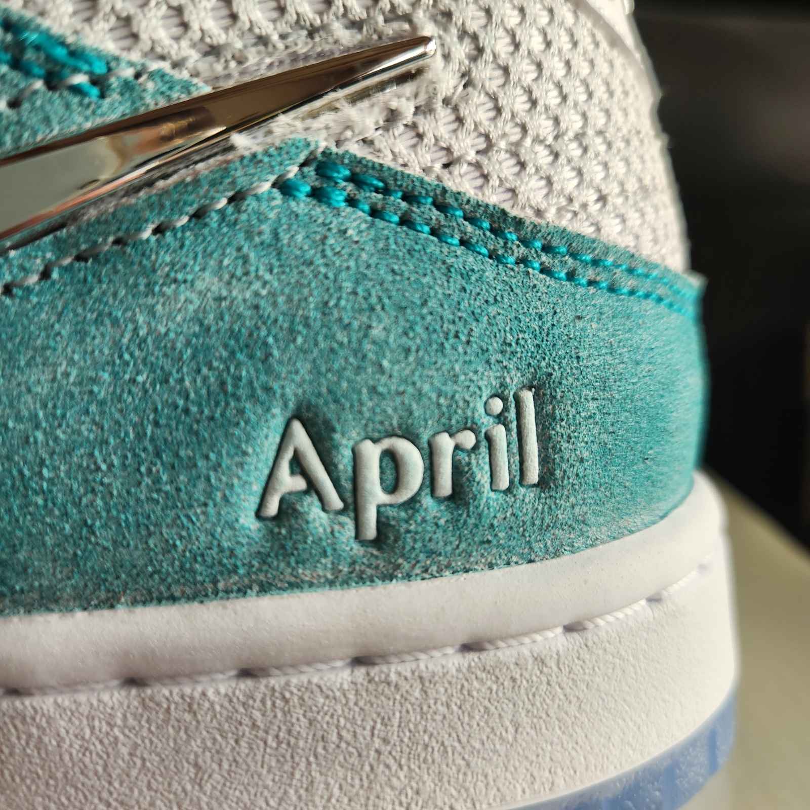 Nike x April Skateboards SB Dunk Low Pro QS Racer Blue Metallic Silver 착용 스타일 - 2