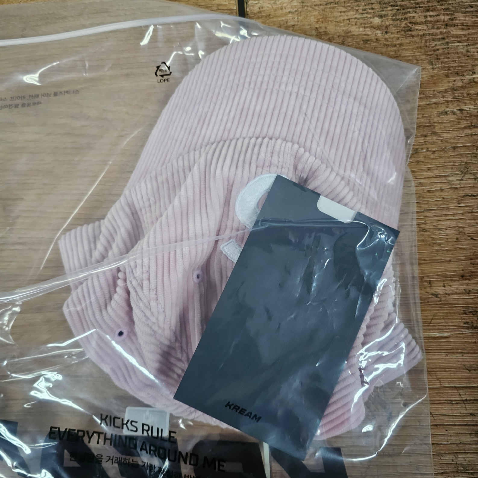 Supreme Corduroy S Logo 6-Panel Light Pink - 23FW 착용 스타일