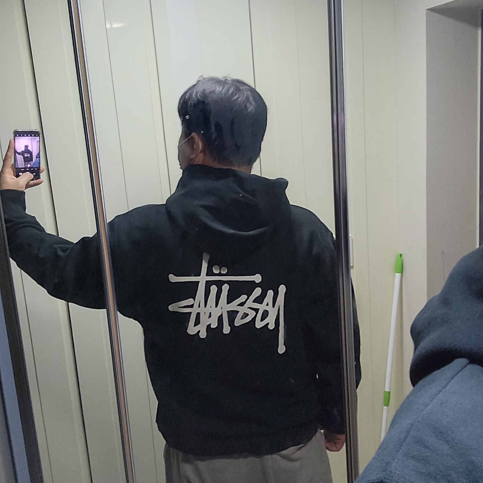 Stussy Basic Stussy Hoodie Black 2023 착용 스타일