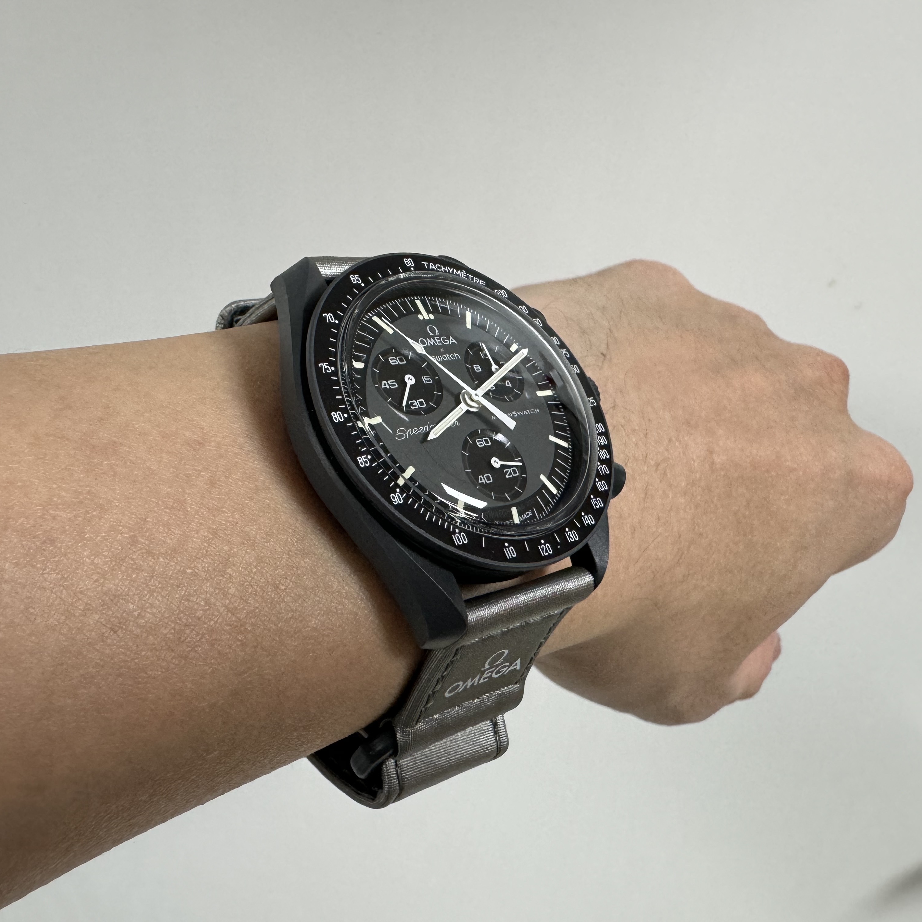 Swatch x Omega Bioceramic MoonSwatch Mission To Mercury 착용 스타일