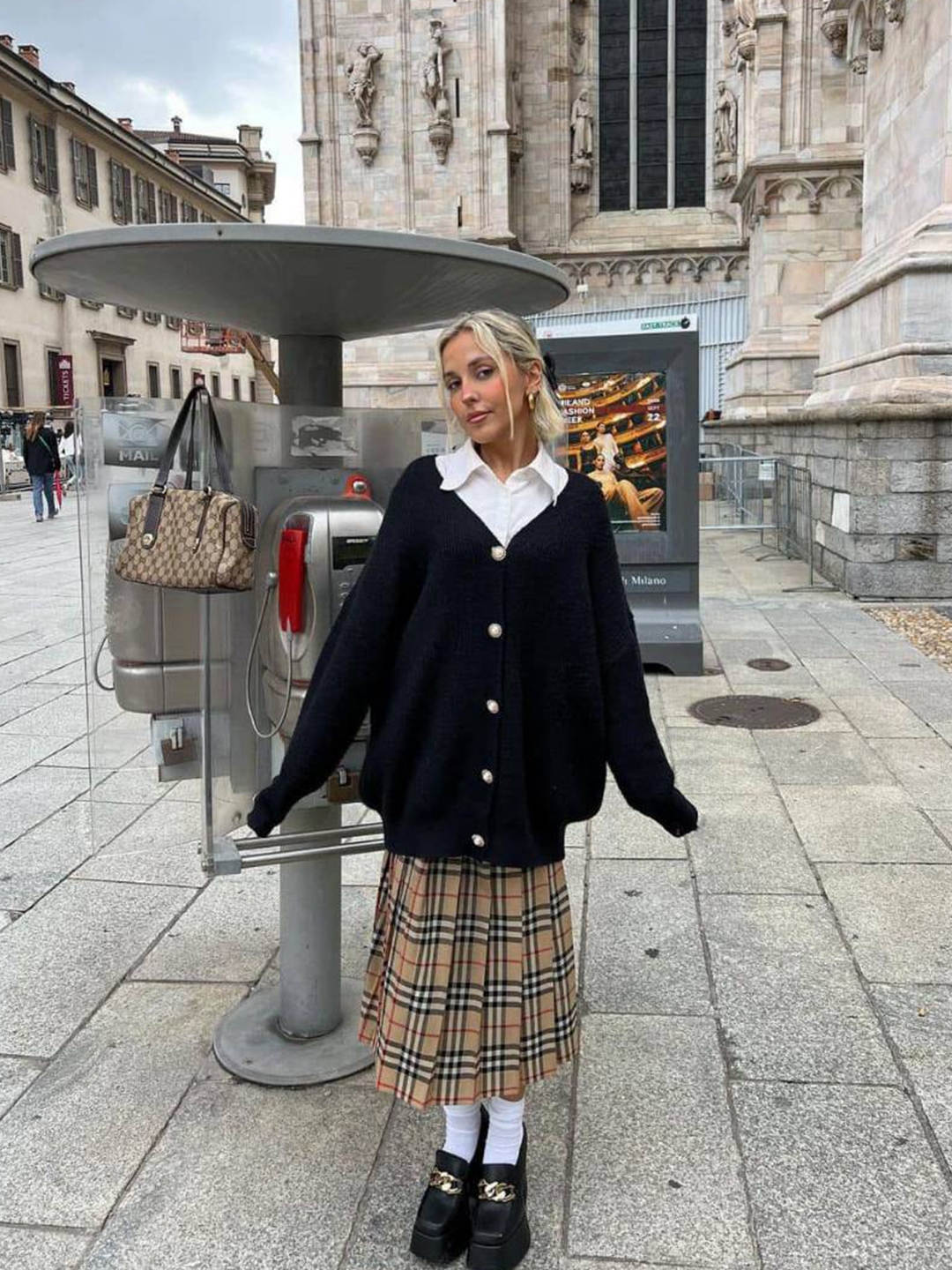 Greenbutter Women Argyle Knit Pullover Beige Navy, (Kids) Burberry Check Stretch Cotton Pleated Skirt Archive Beige 착용 스타일 - 3