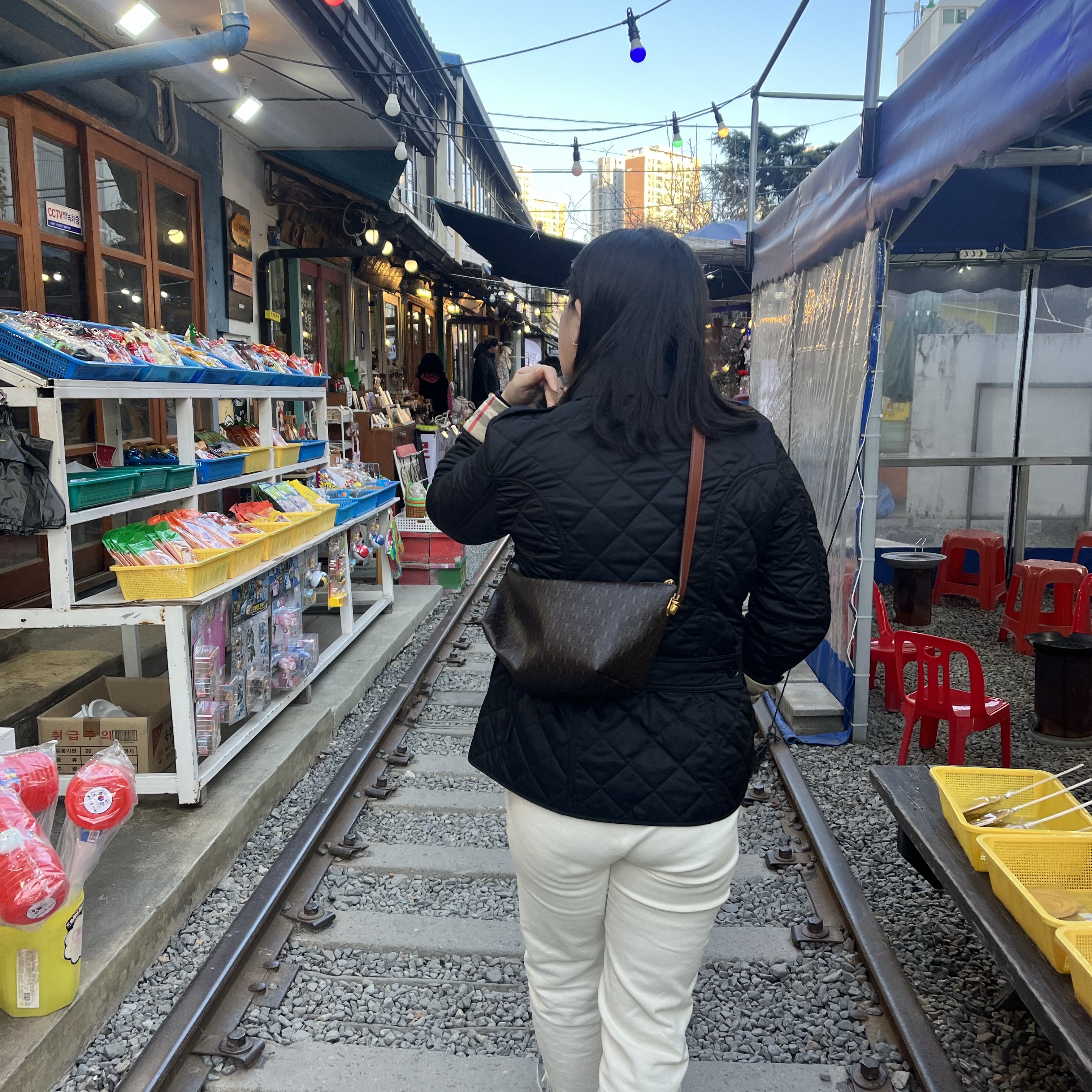 Saint Laurent Le Monogram Crossbody Bag in Monogram Canvas and Smooth Leather Chestnut, (W) New Balance 990v3 Made in USA Grey - B Standard 착용 스타일 - 2