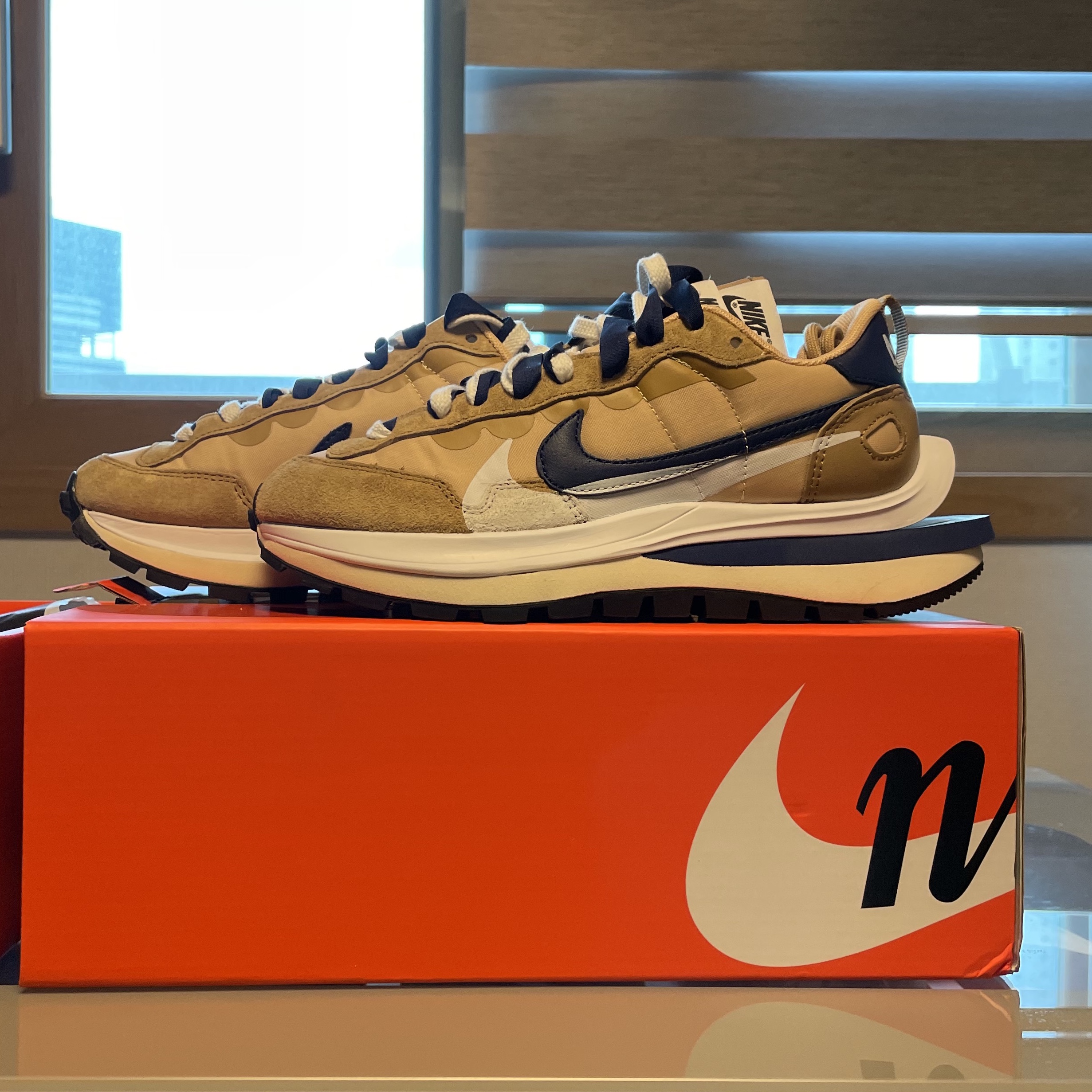 Nike x Sacai VaporWaffle Sesame and Blue Void 착용 스타일