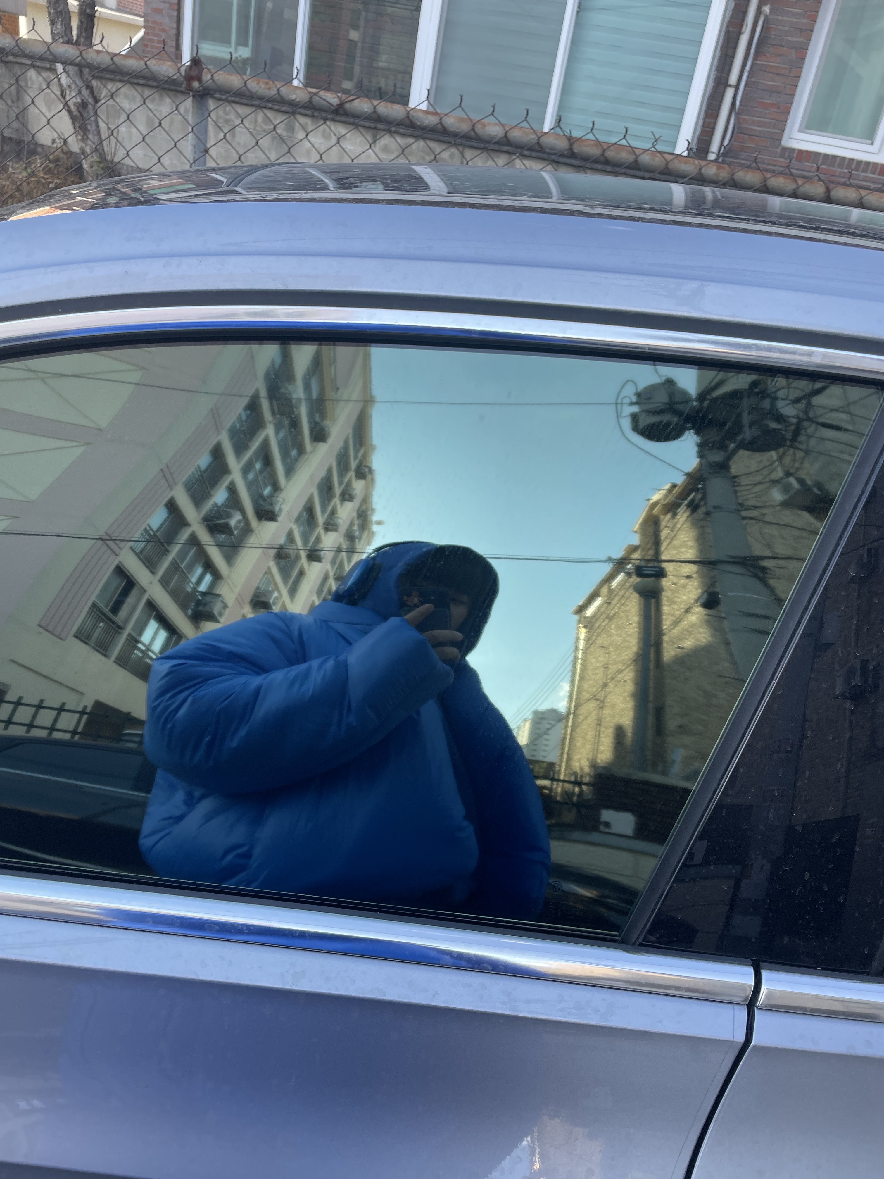 Yeezy Gap Hoodie Blue, Yeezy Gap Round Jacket Blue 착용 스타일 - 4