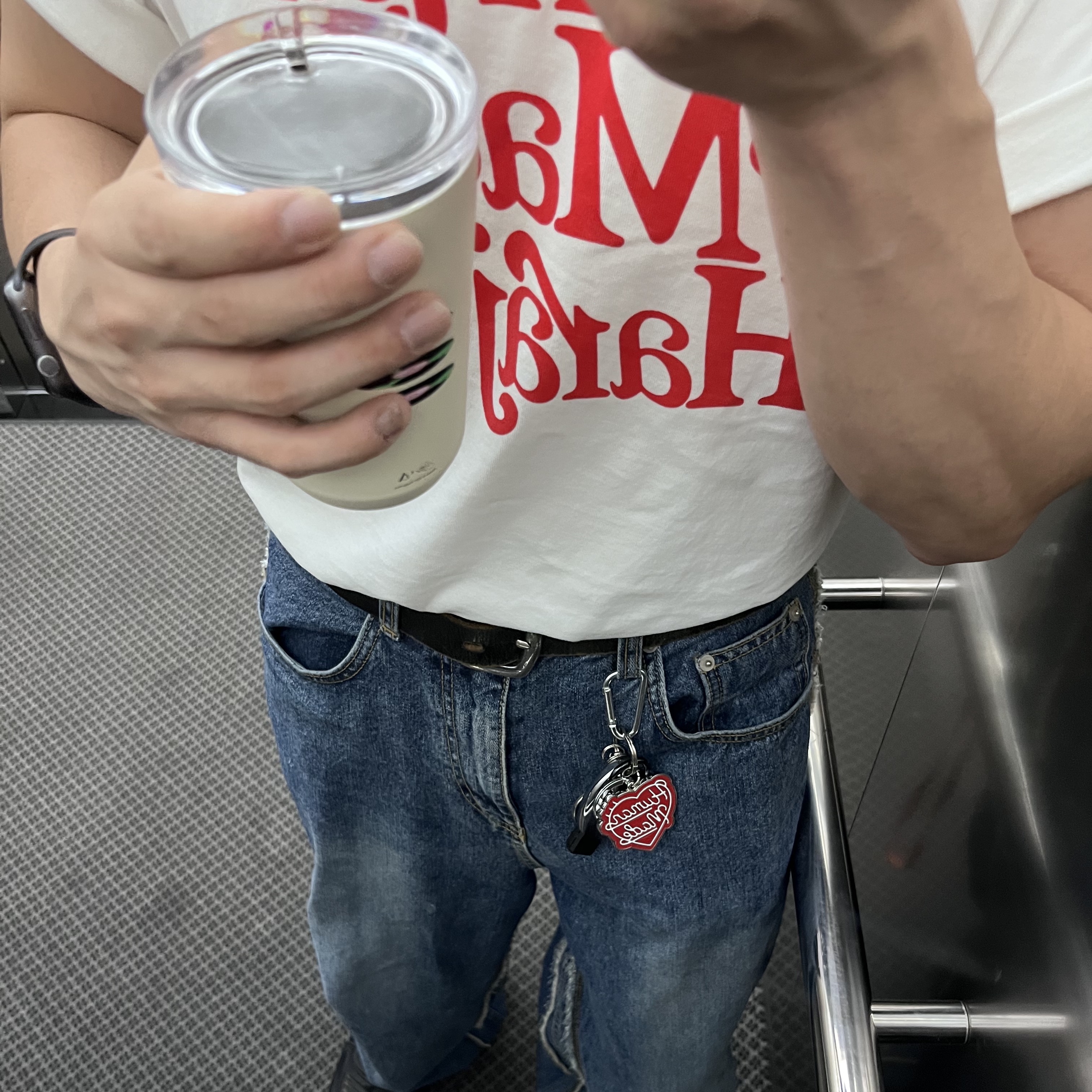 Human Made x Verdy Girls Don't Cry GDC T-Shirt #5 White - Otsumo Plaza Exclusive, Human Made Heart Keyring Red 착용 스타일 - 1