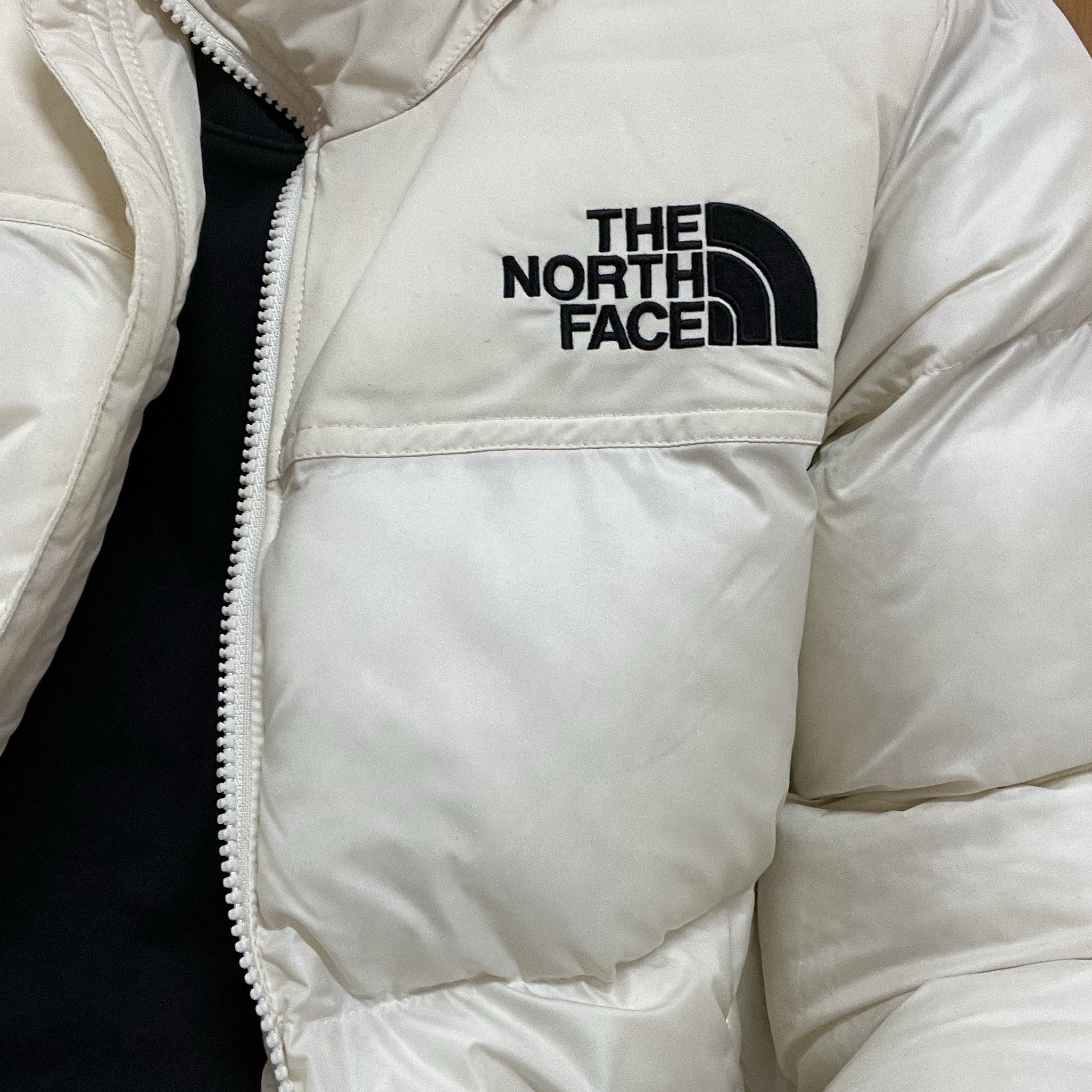(W) The North Face Nuptse On Ball Jacket Ivory 착용 스타일