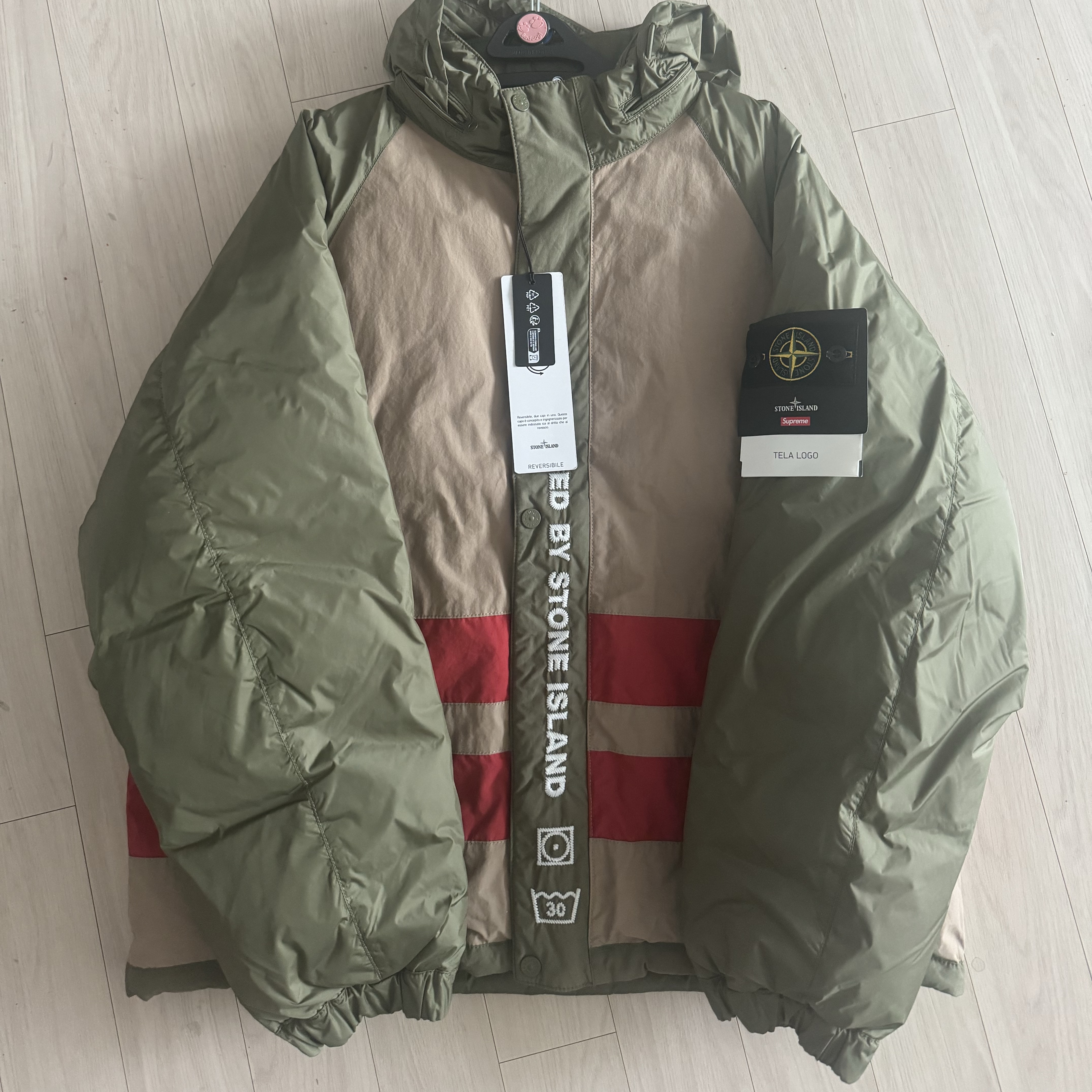 Supreme x Stone Island Reversible Down Puffer Jacket Black - 23FW, Supreme x Stone Island Reversible Down Puffer Jacket Olive - 23FW 착용 스타일 - 1