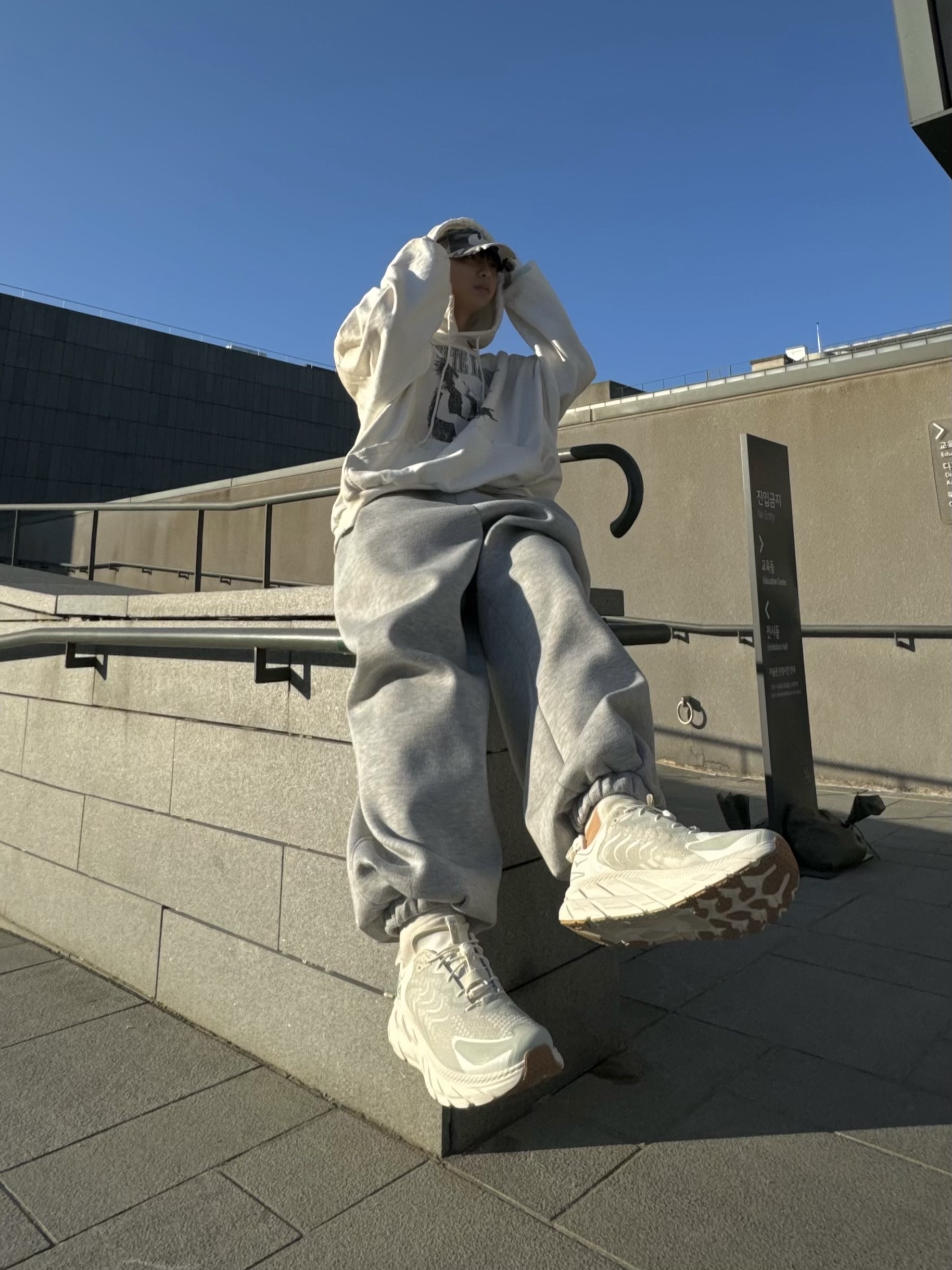 Hoka x Satisfy Clifton LS Celadon Tint Whisper White, Project G/R x Atmos Etiquette Lesson Vintage Washed Hoodie White 착용 스타일 - 1