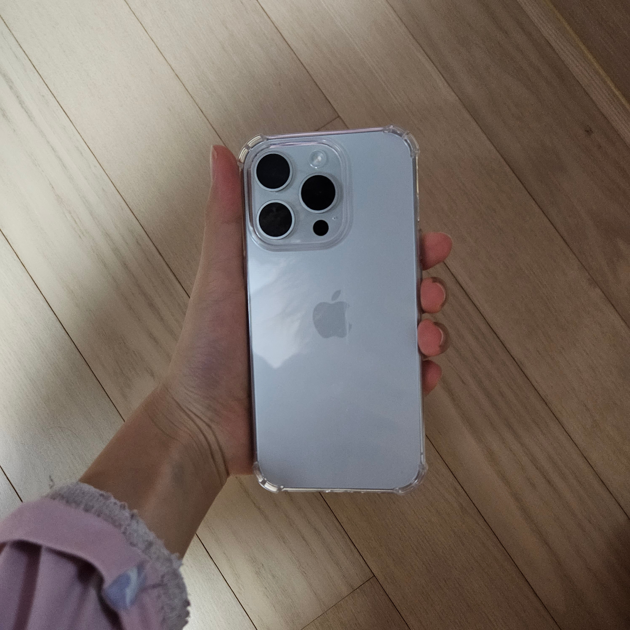 Apple iPhone 15 Pro 256GB White Titanium (Korean Ver.) 착용 스타일