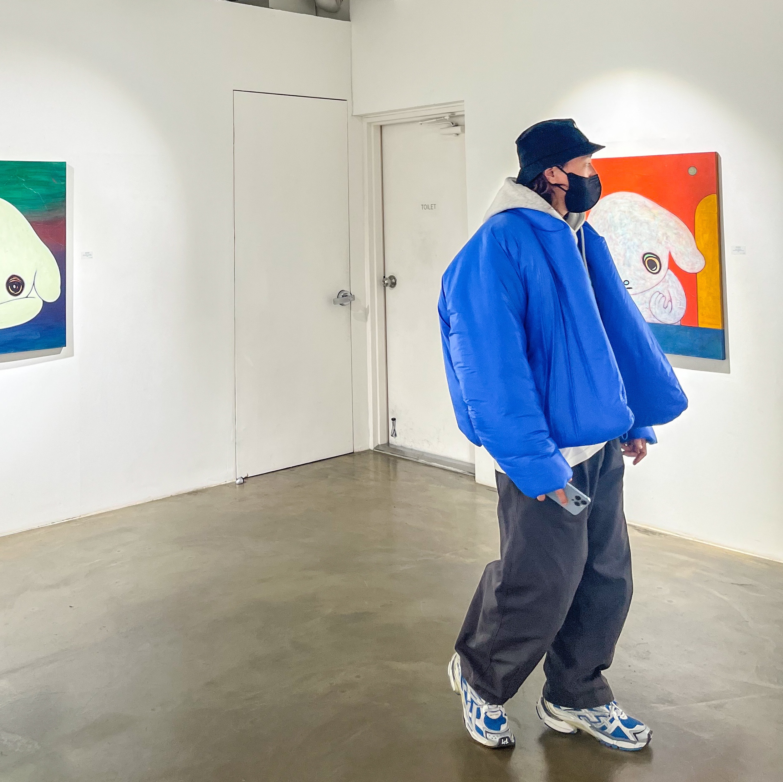 Yeezy Gap Round Jacket Blue, Balenciaga Runner Sneakers Blue White 착용 스타일
