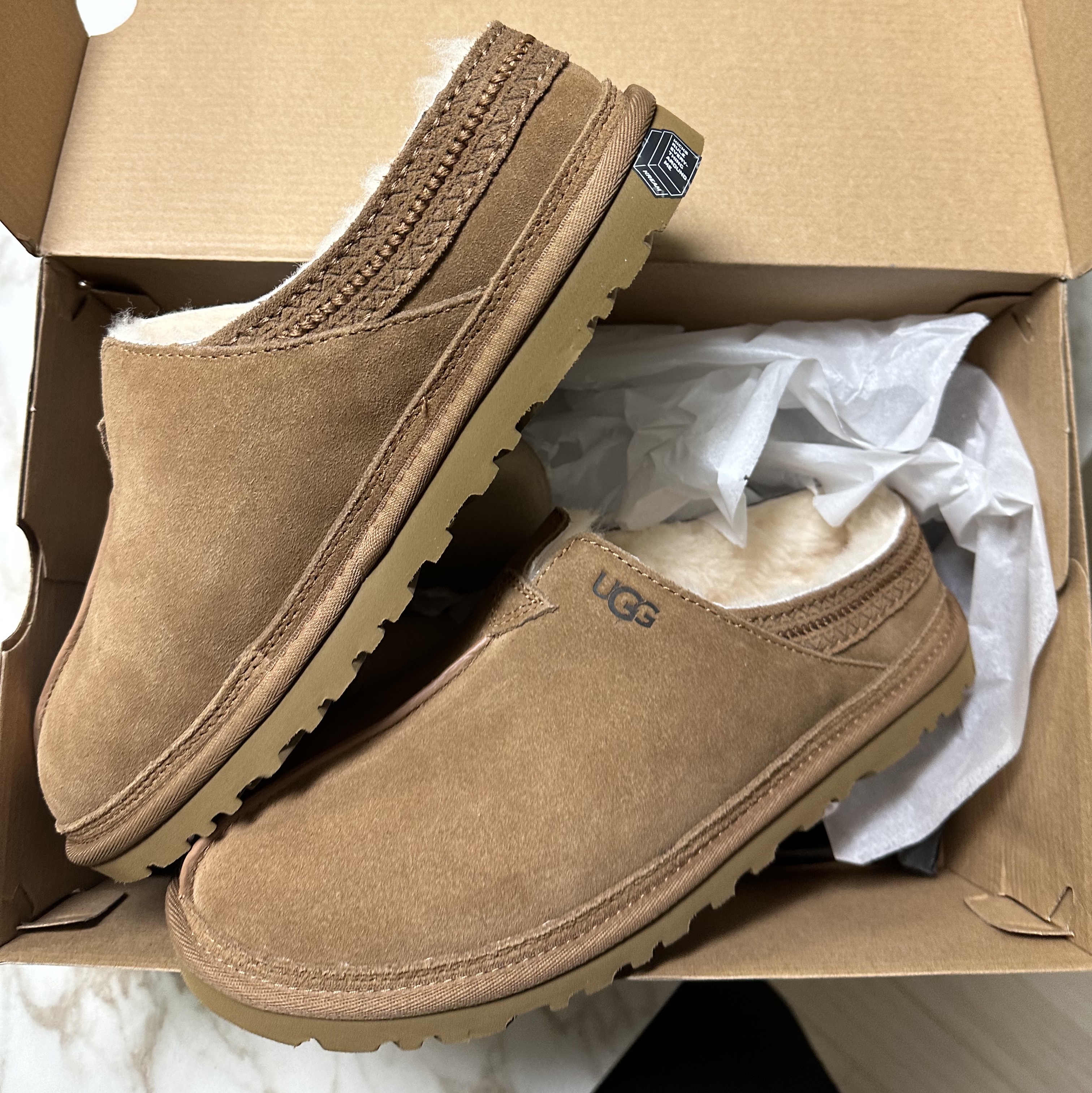 UGG Neuman Chestnut 착용 스타일 - 1