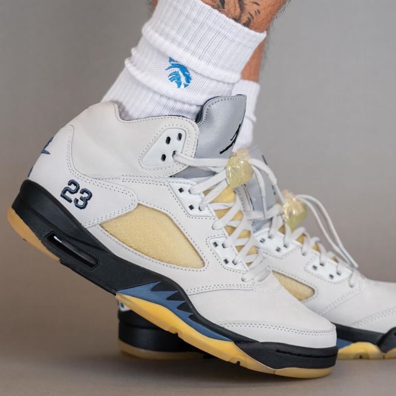 (W) Jordan 5 x A Ma Maniere Retro Dawn 착용 스타일 - 3