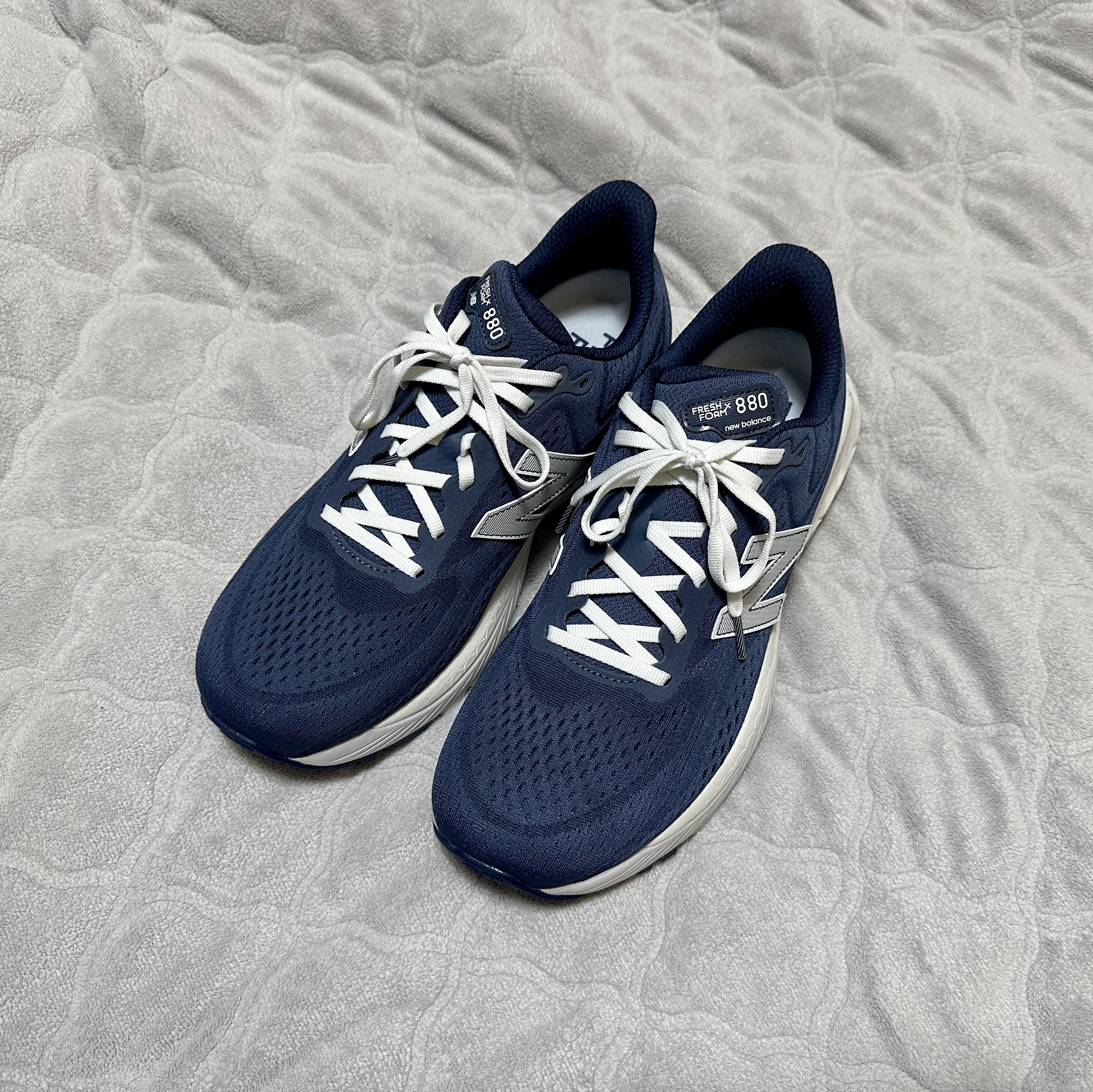 New Balance Fresh Foam X 880v13 Phantom White - 2E Wide 착용 스타일 - 6
