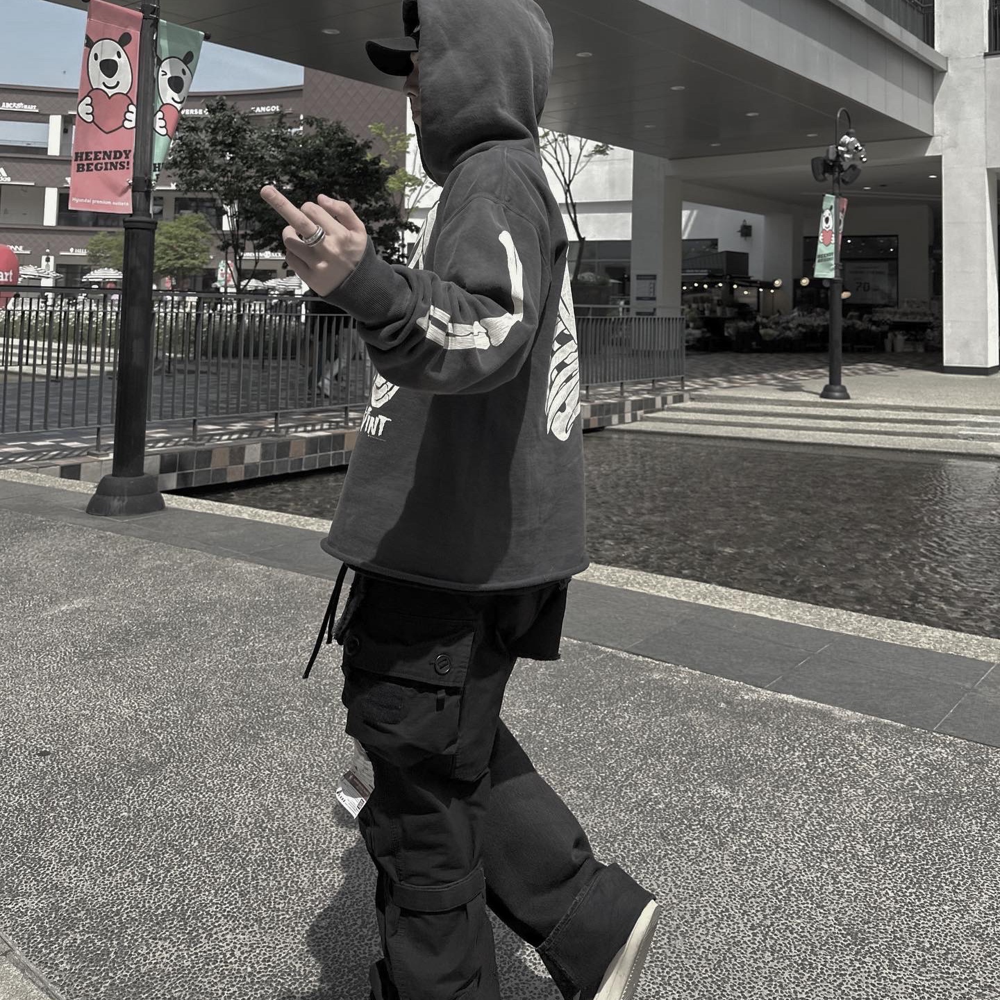Saint Mxxxxxx x VLONE Bone Hoodie Black - 22FW, Rick Owens Luxor Vintage Sneakers Black Milk 착용 스타일 - 2