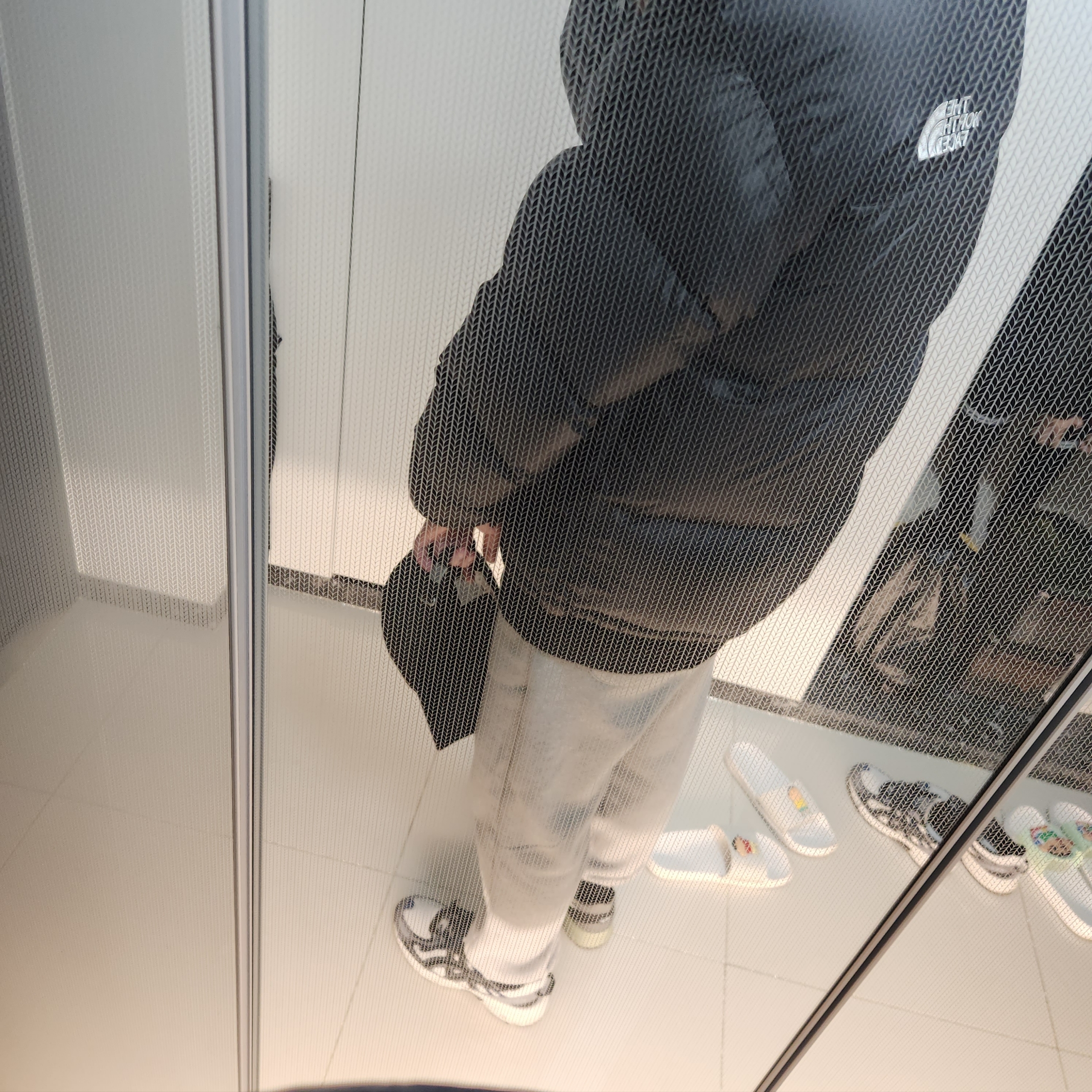 The North Face 1996 Retro Nuptse Jacket Black 착용 스타일 - 2