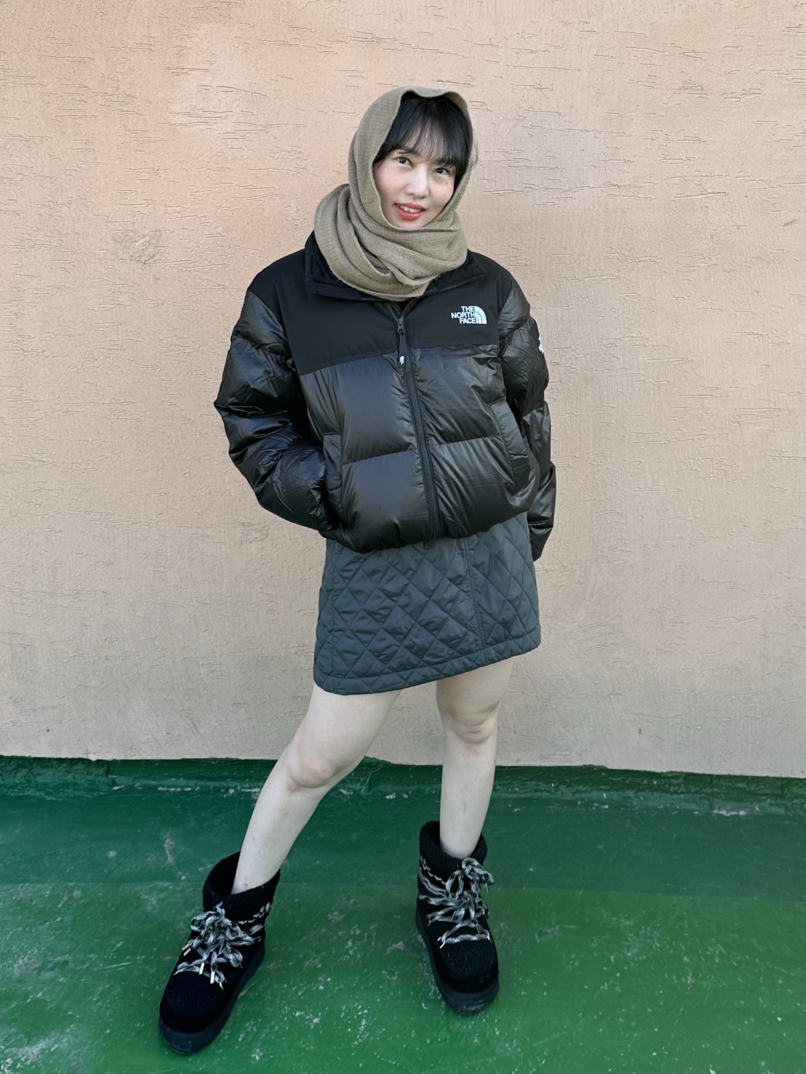 (W) The North Face White Label Novelty Nuptse Down Jacket Black 착용 스타일