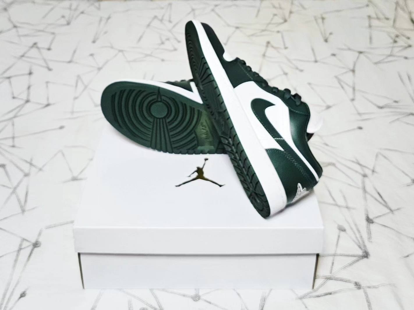 (W) Jordan 1 Low White Galactic Jade 착용 스타일 - 4