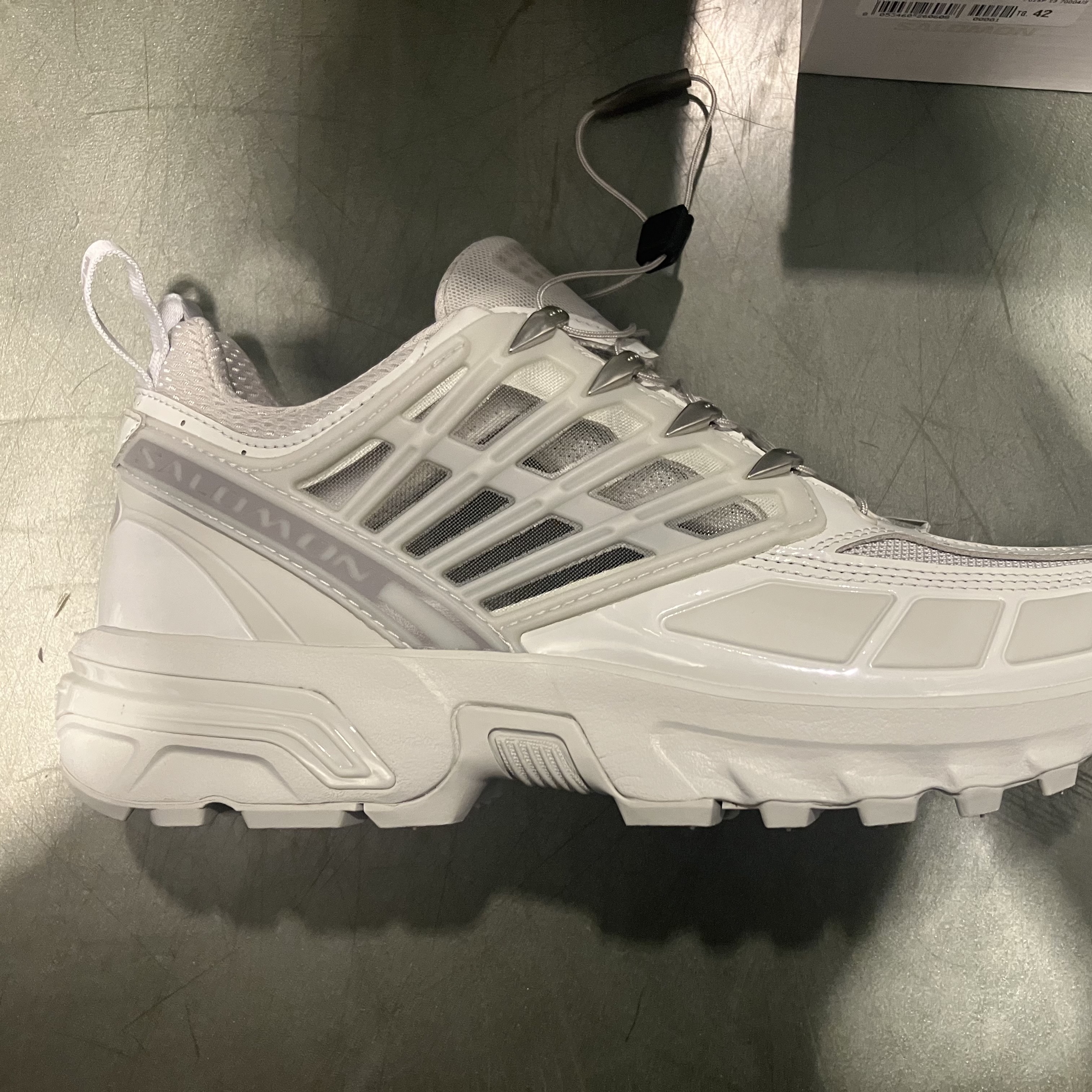 Salomon x MM6 Maison Margiela ACS Pro Metal Ghost Grey 착용 스타일 - 2